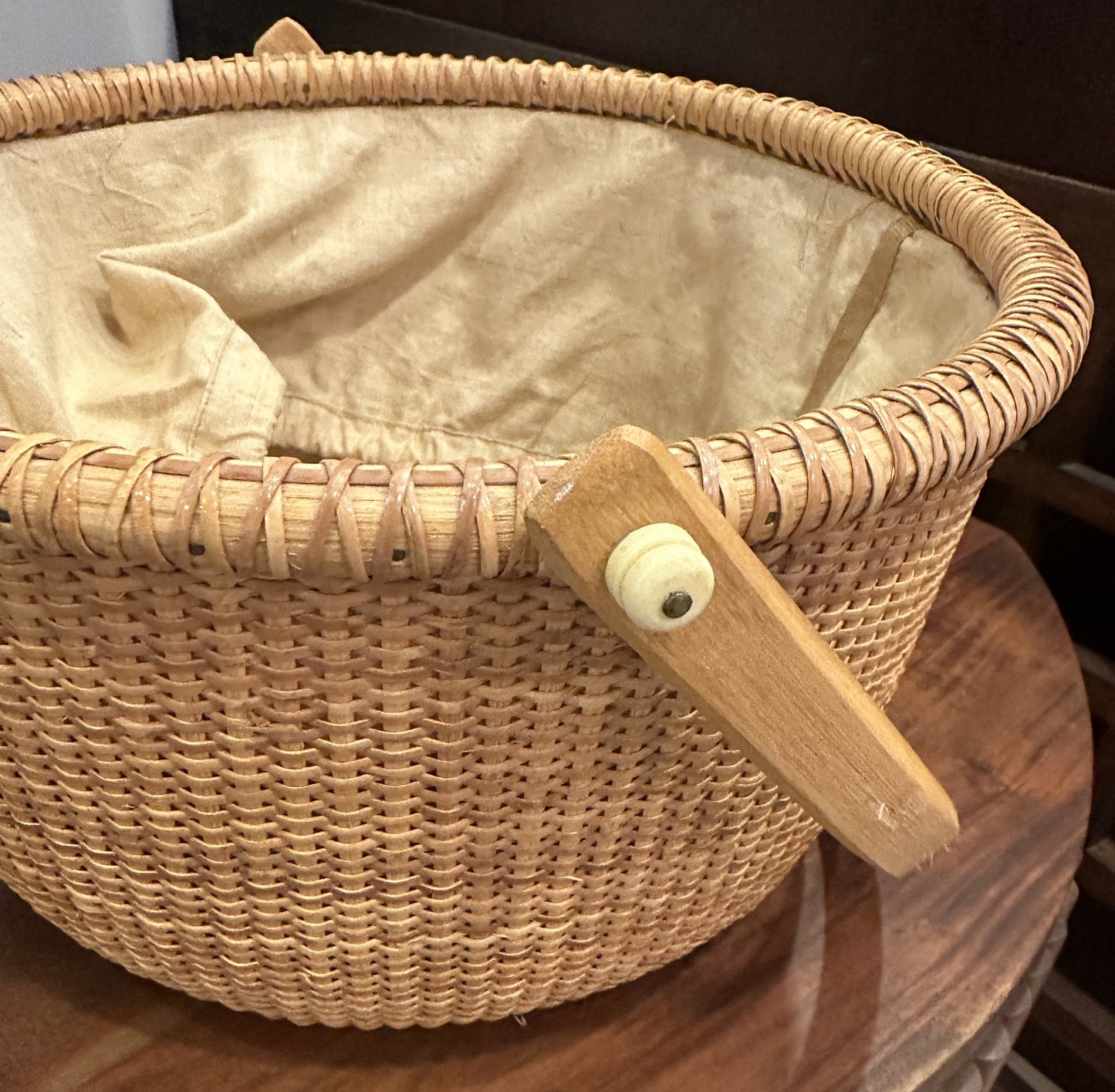 Nantucket Lightship Sewing Basket with Handle, Unsigned (0NG001)