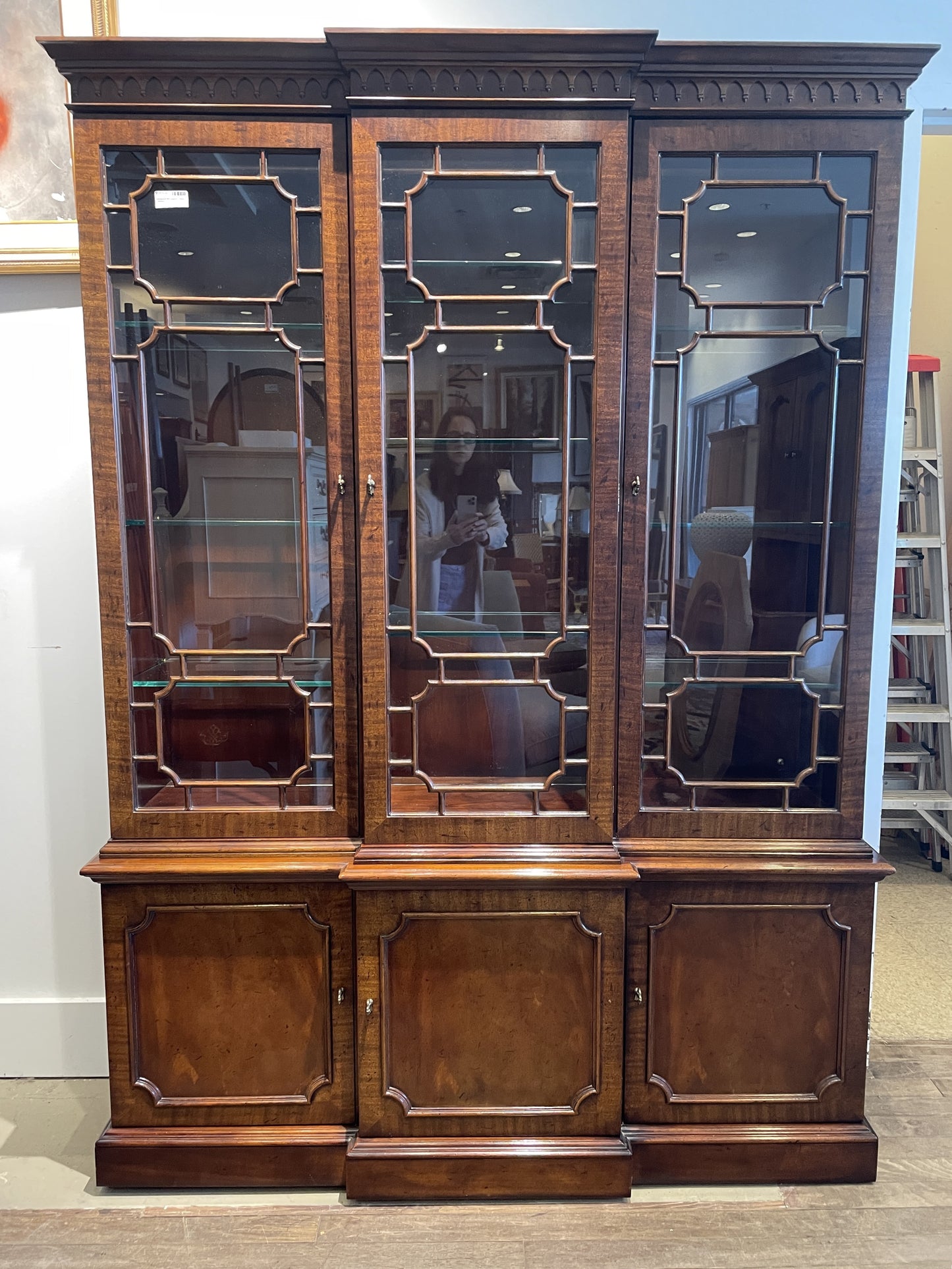 Henredon Mahogany China Cabinet (0D2001)