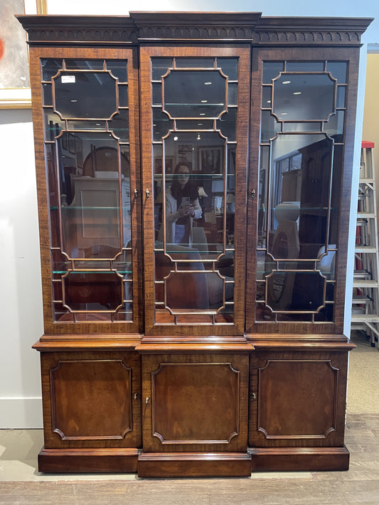 Henredon Mahogany China Cabinet (0D2001)