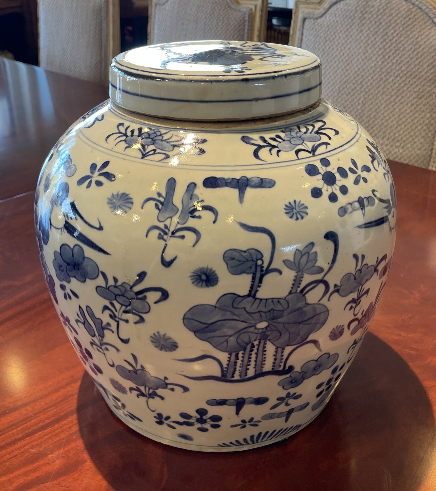 Blue and White Ginger Jar with Swallow and Floral tapestry, a pair (0OT00J)
