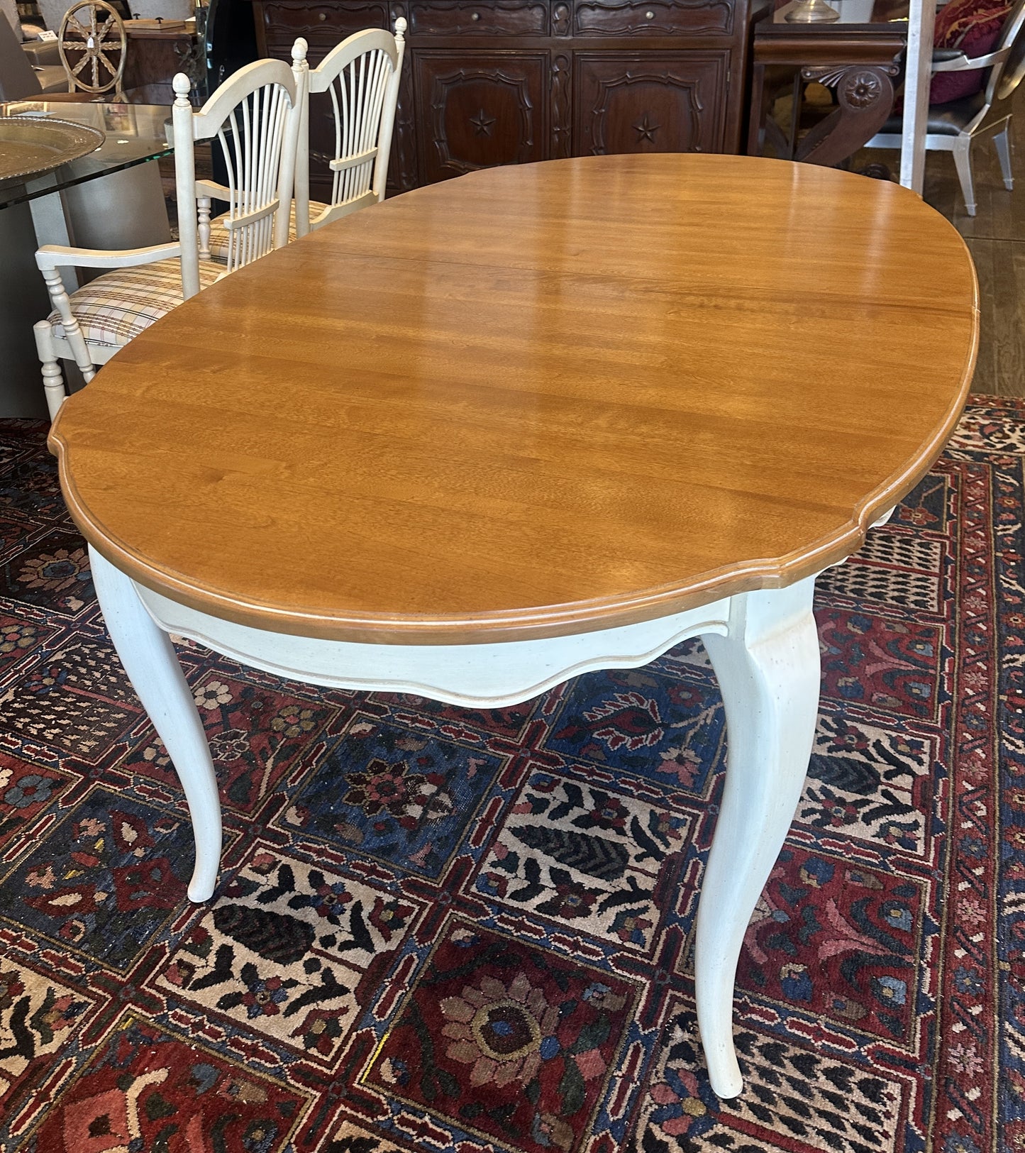Ethan Allen Dining table with 6 Wheatback Chairs, a set AS IS (0NO001)