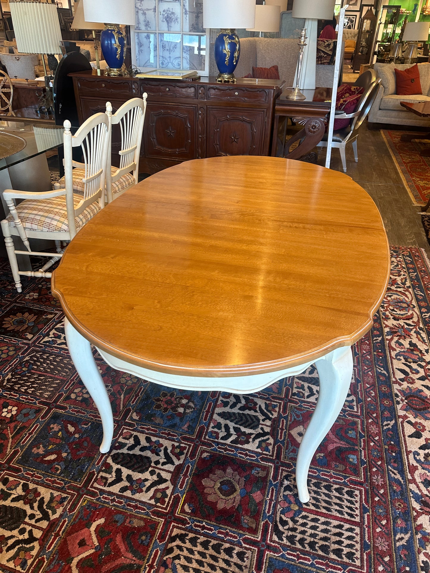 Ethan Allen Dining table with 6 Wheatback Chairs, a set AS IS (0NO001)
