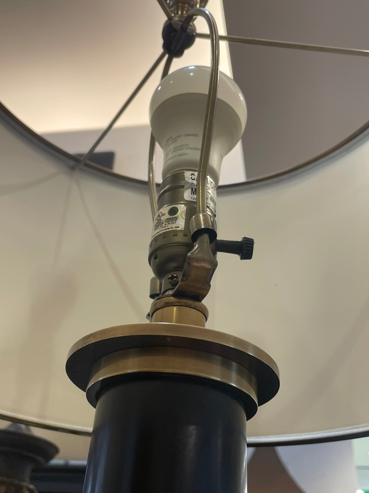 Pr. Black and Brass Regency style buffet lamps (0HE002)