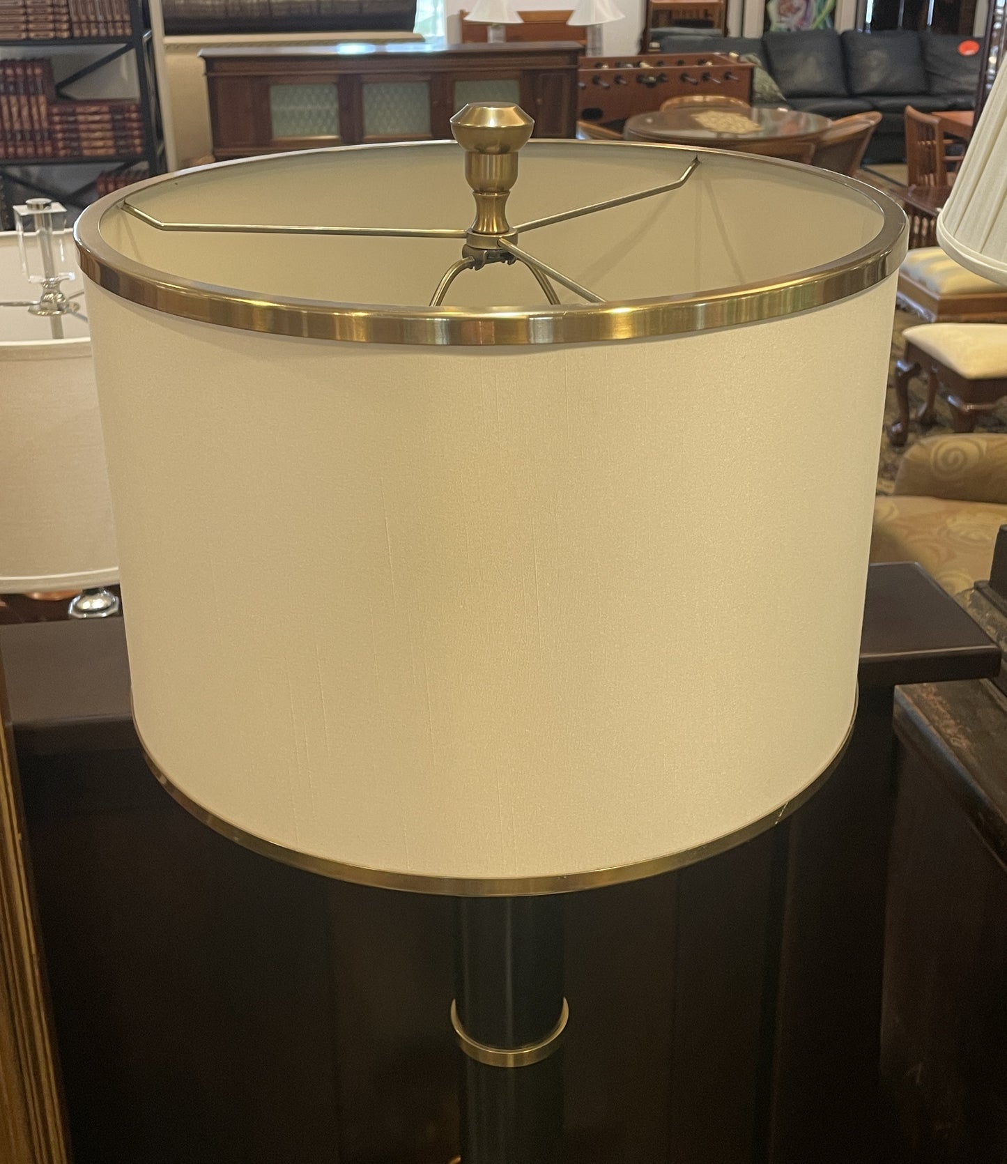 Pr. Black and Brass Regency style buffet lamps (0HE002)