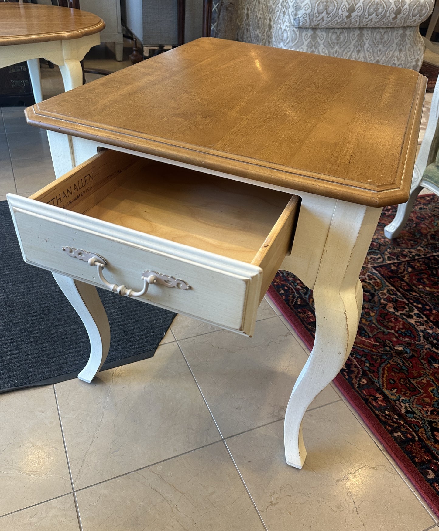 Ethan Allen Two Tone End Table (0NO003)