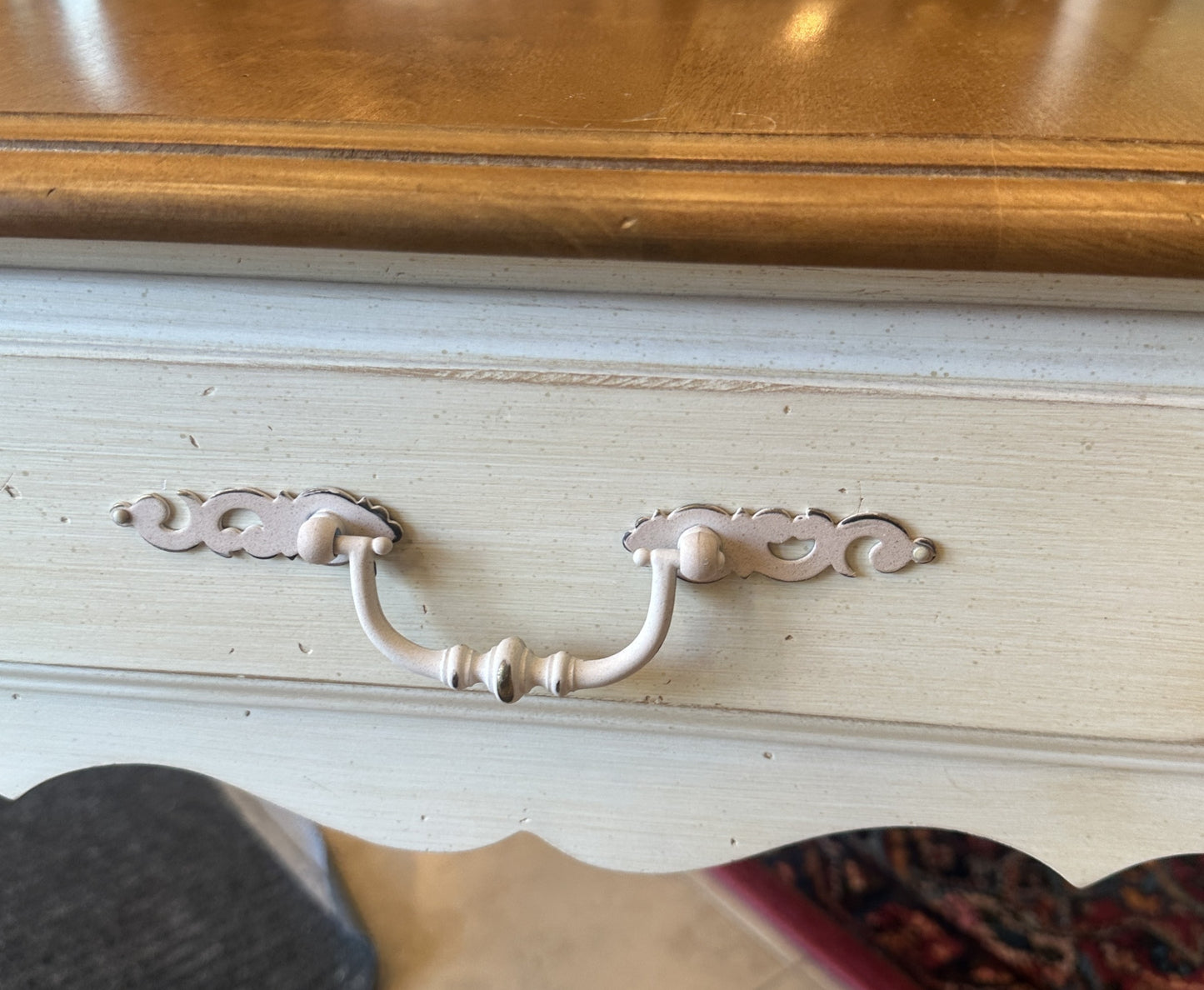 Ethan Allen Two Tone End Table (0NO003)