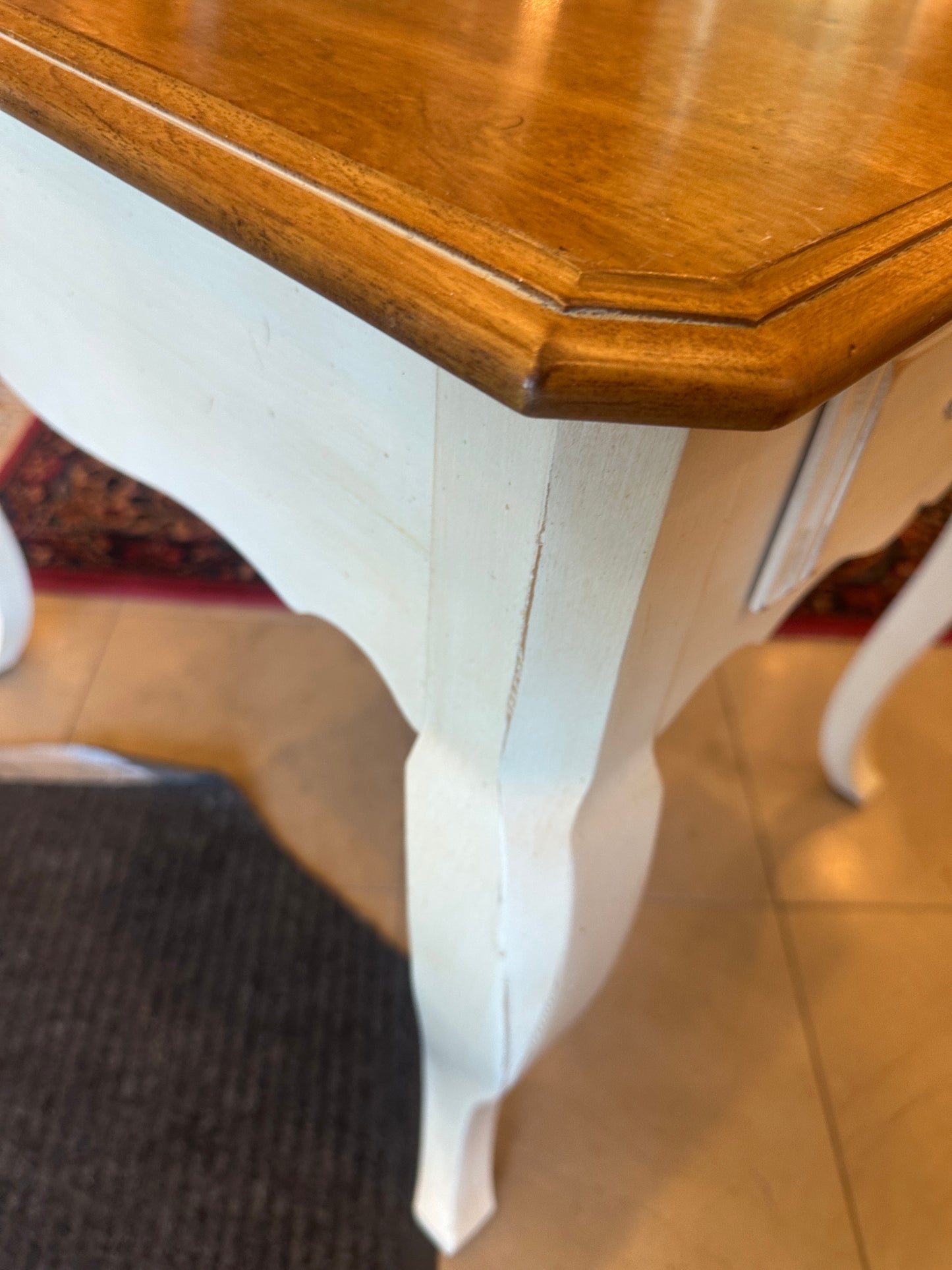 Ethan Allen Two Tone End Table (0NO003)
