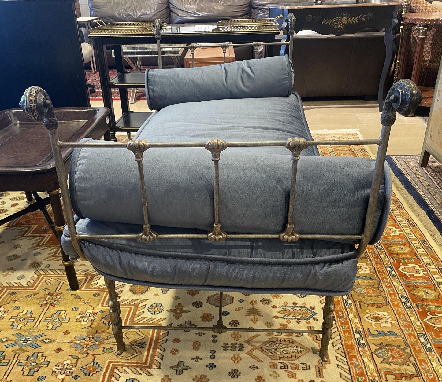Iron Bench with Velvet Cushion (0HE003)