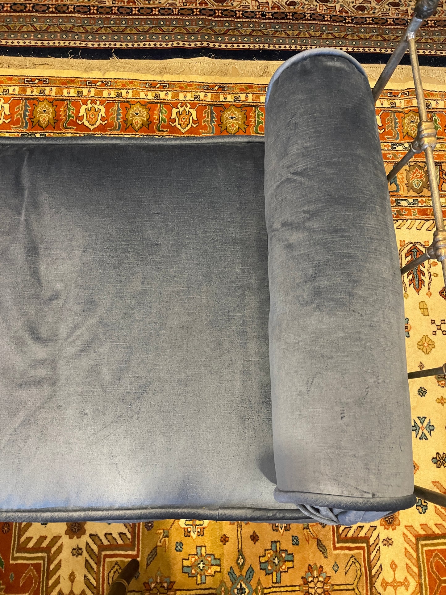 Iron Bench with Velvet Cushion (0HE003)