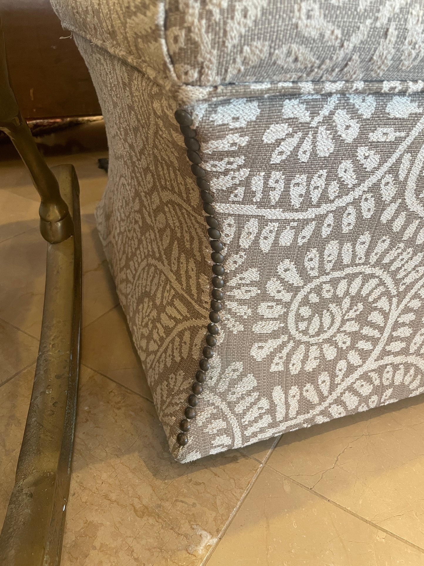 Upholstered Storage Ottoman (0HE005)