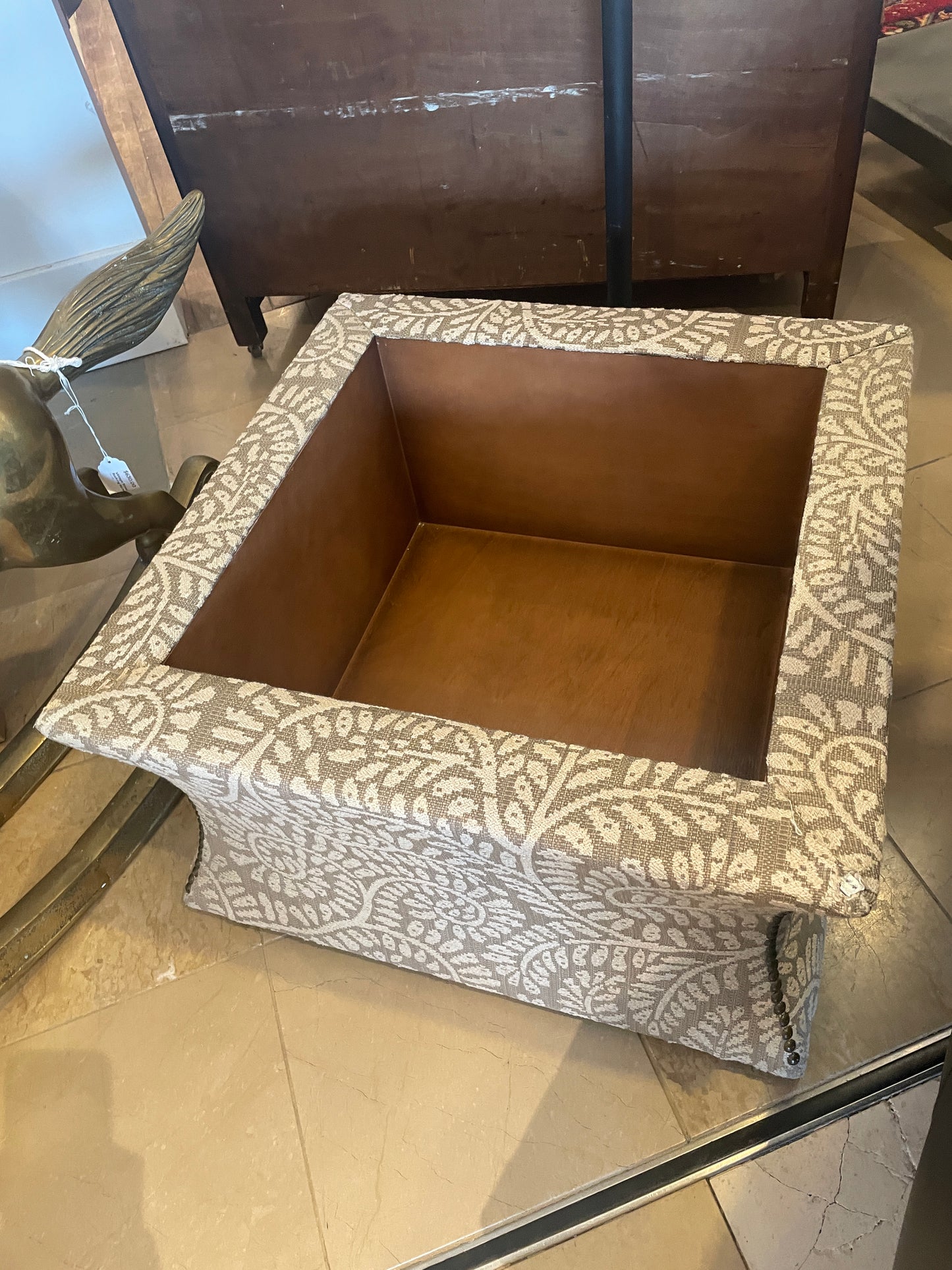 Upholstered Storage Ottoman (0HE005)