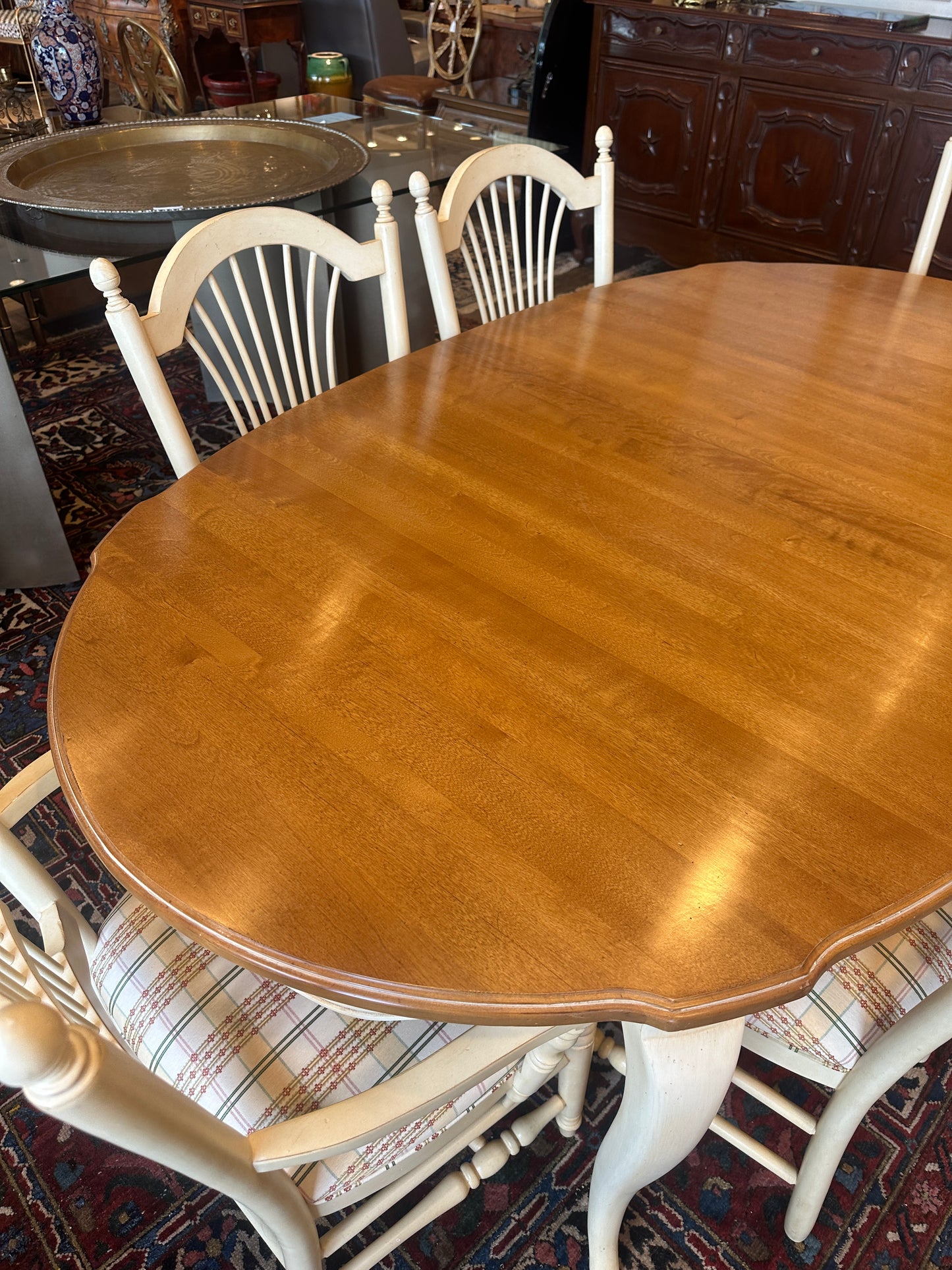 Ethan Allen Dining table with 6 Wheatback Chairs, a set AS IS (0NO001)