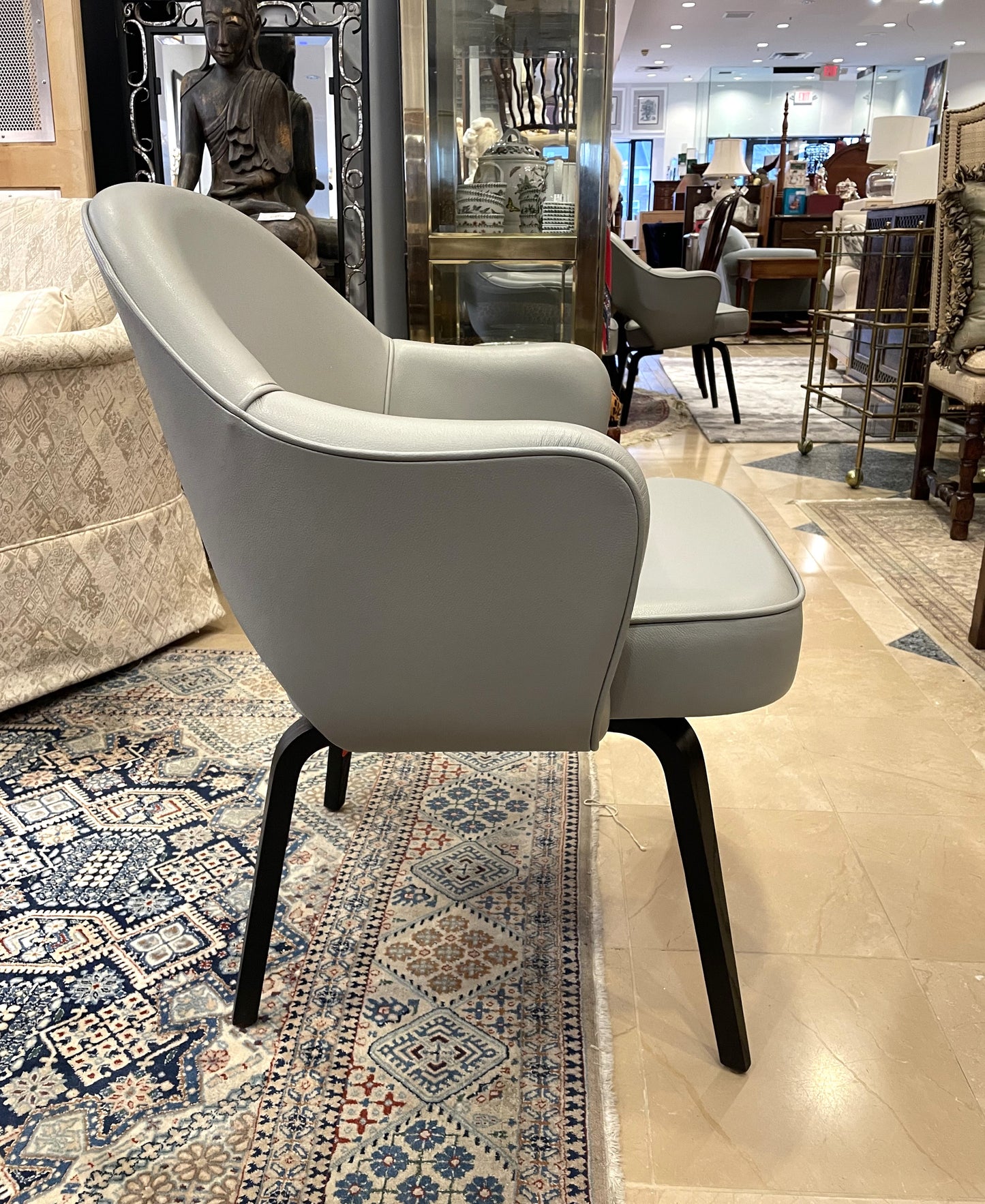 Pair of Knoll "Saarinen" Executive Arm Chairs (YKPBKE)