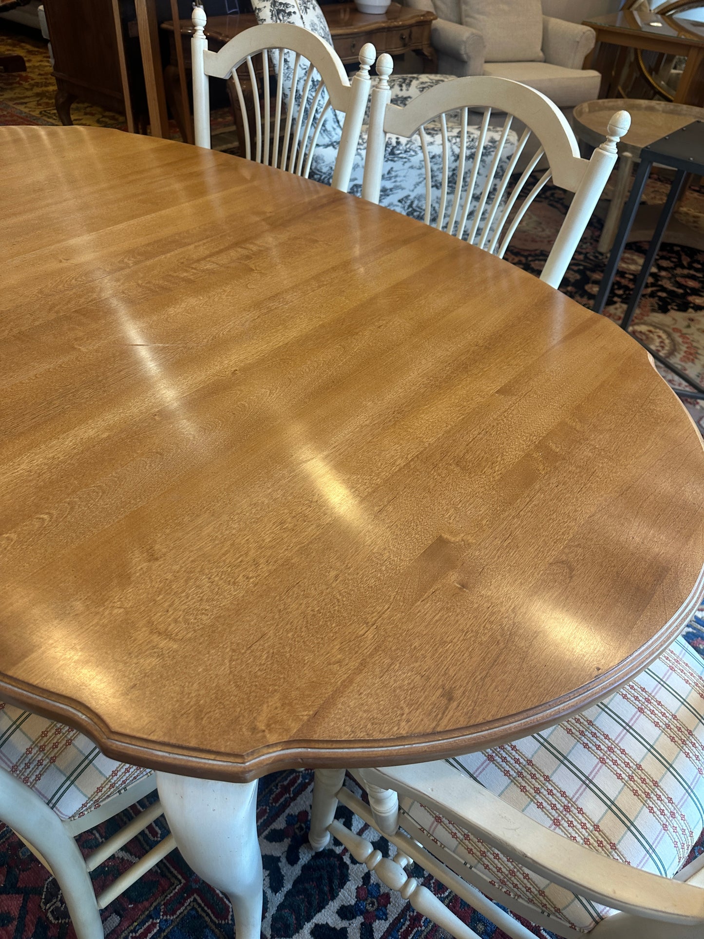 Ethan Allen Dining table with 6 Wheatback Chairs, a set AS IS (0NO001)