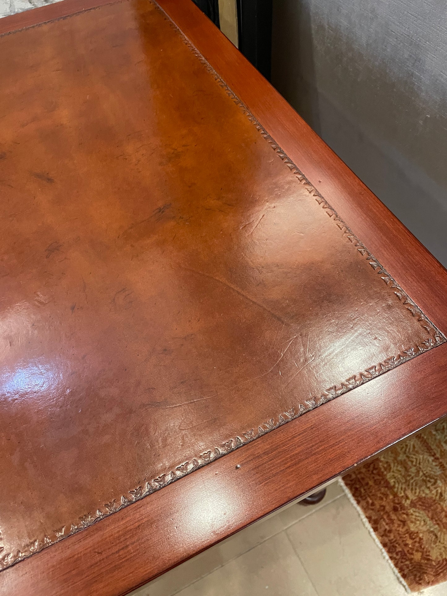 Baker Writing Desk with Leather Top (0OU001)