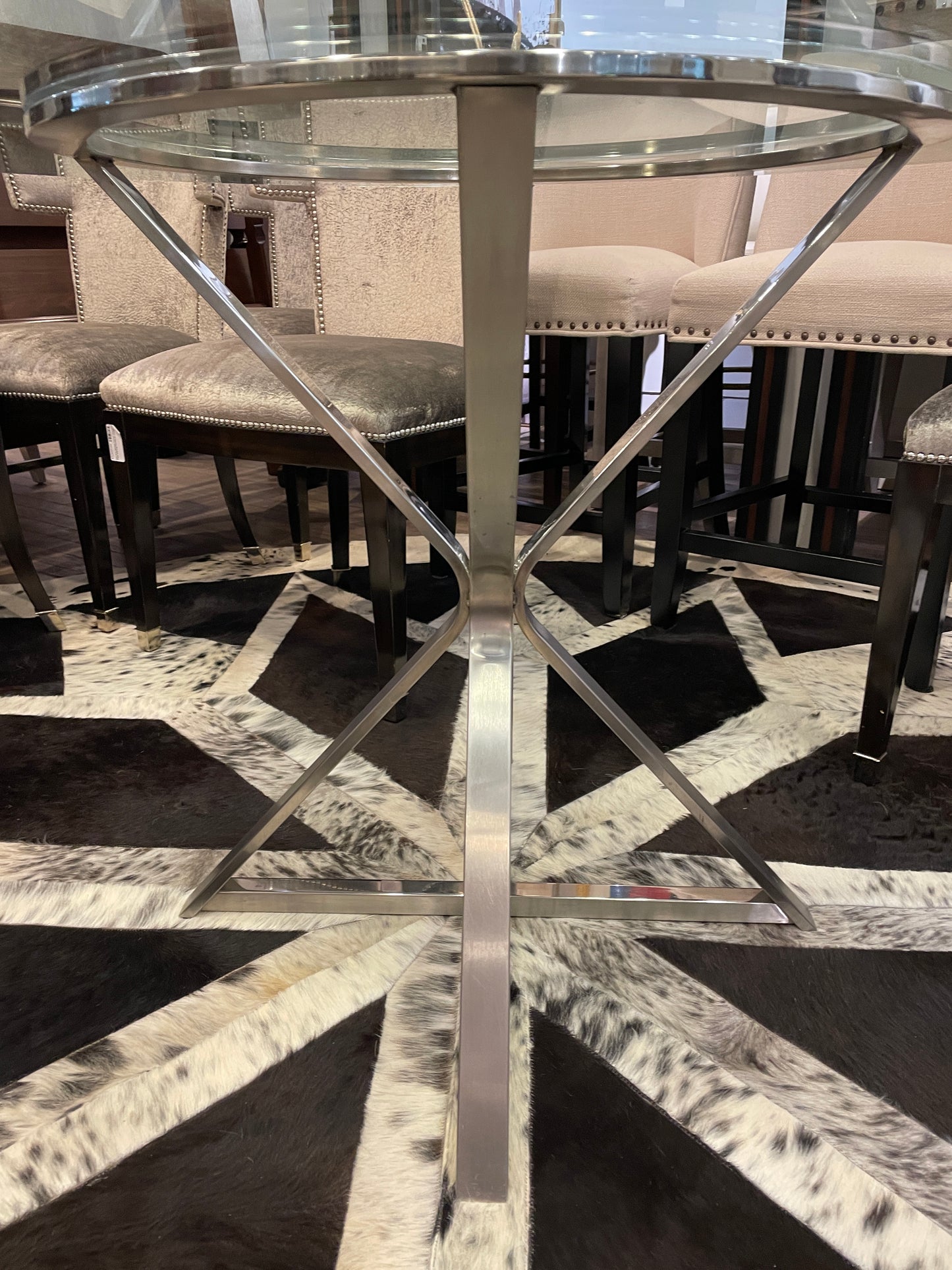 Glass and Chrome Pedestal Dining Table (0OU00B)