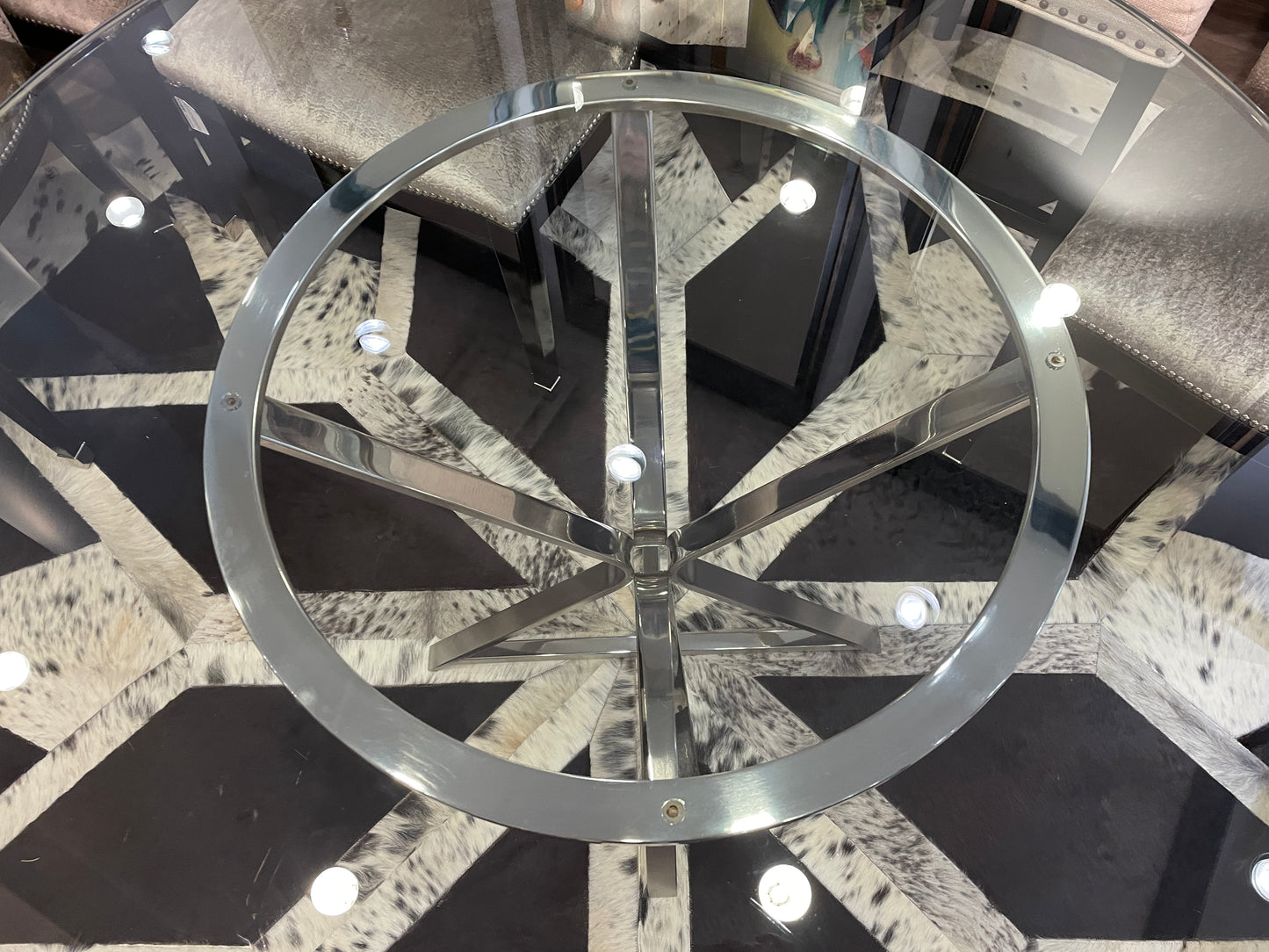 Glass and Chrome Pedestal Dining Table (0OU00B)