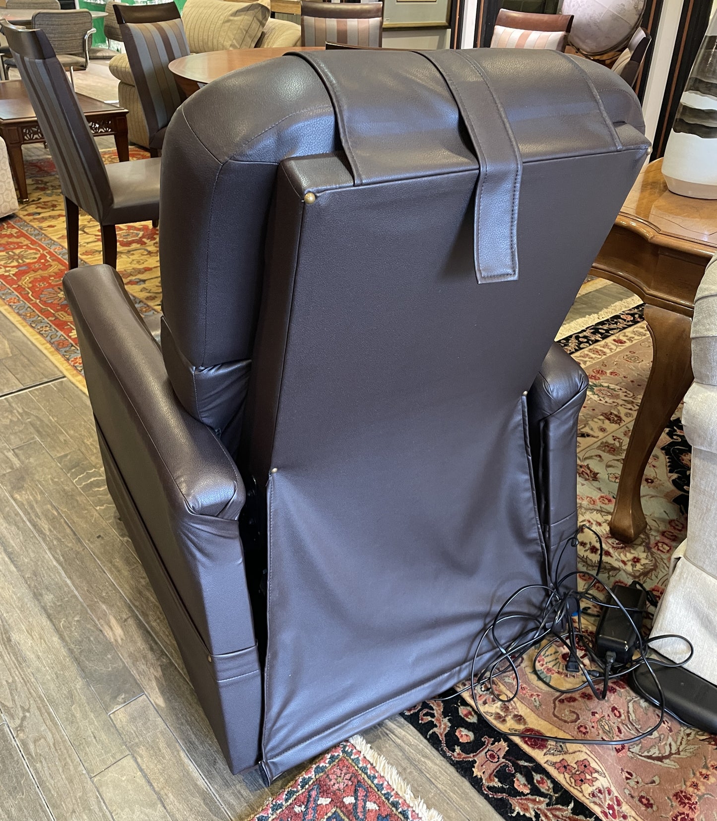 Relax the Back Leather Lift Recliner (0OU00C)