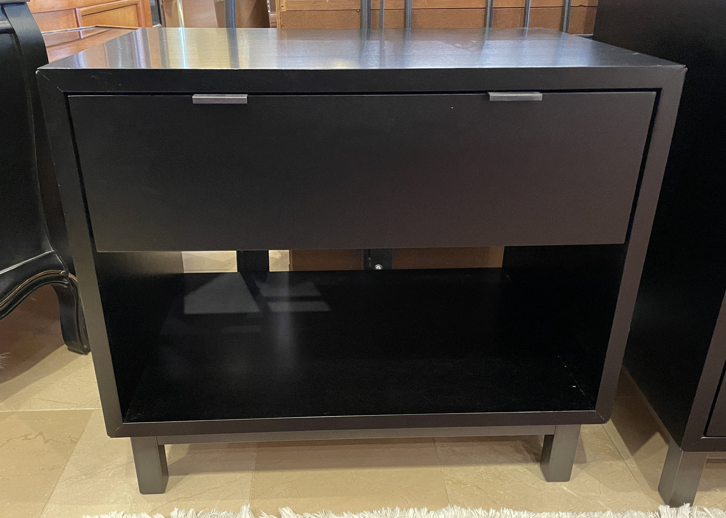 Room and Board One Drawer Nightstand (0OU00I)