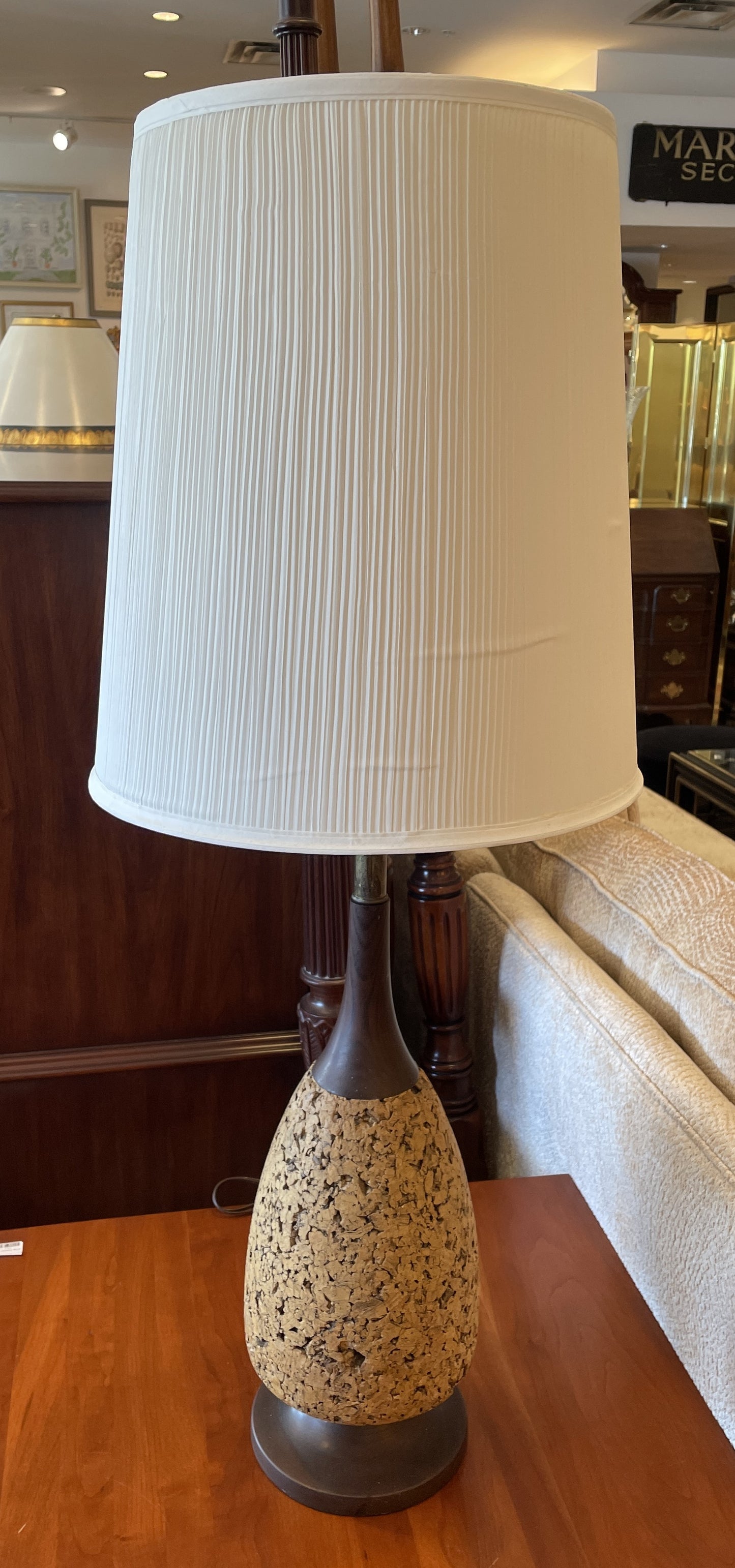 Mid Century Cork and Walnut Table Lamp (0OV001)
