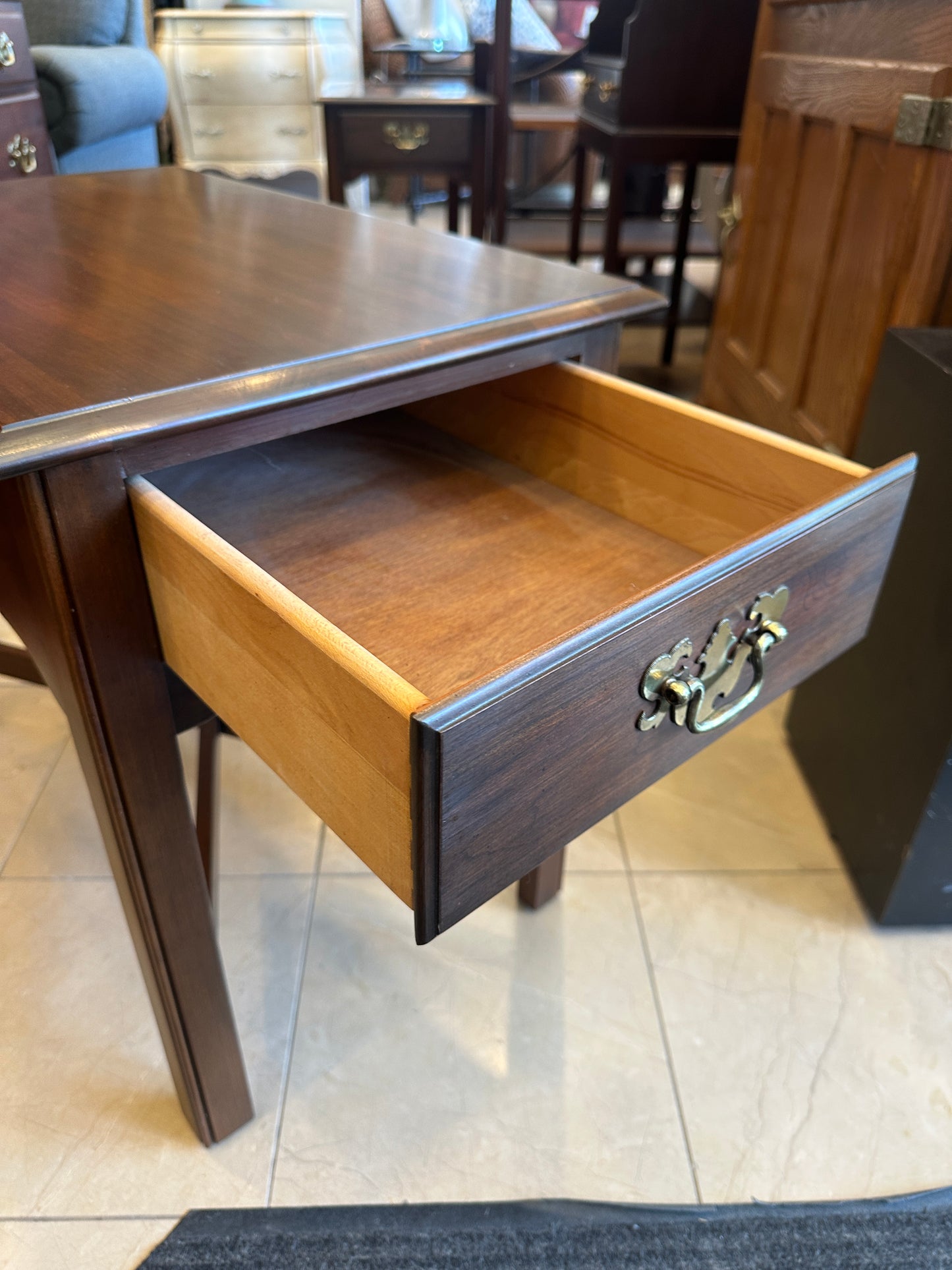 Pennsylvania House End Table, Cherry (Two available 0C400Q, 0C400P)