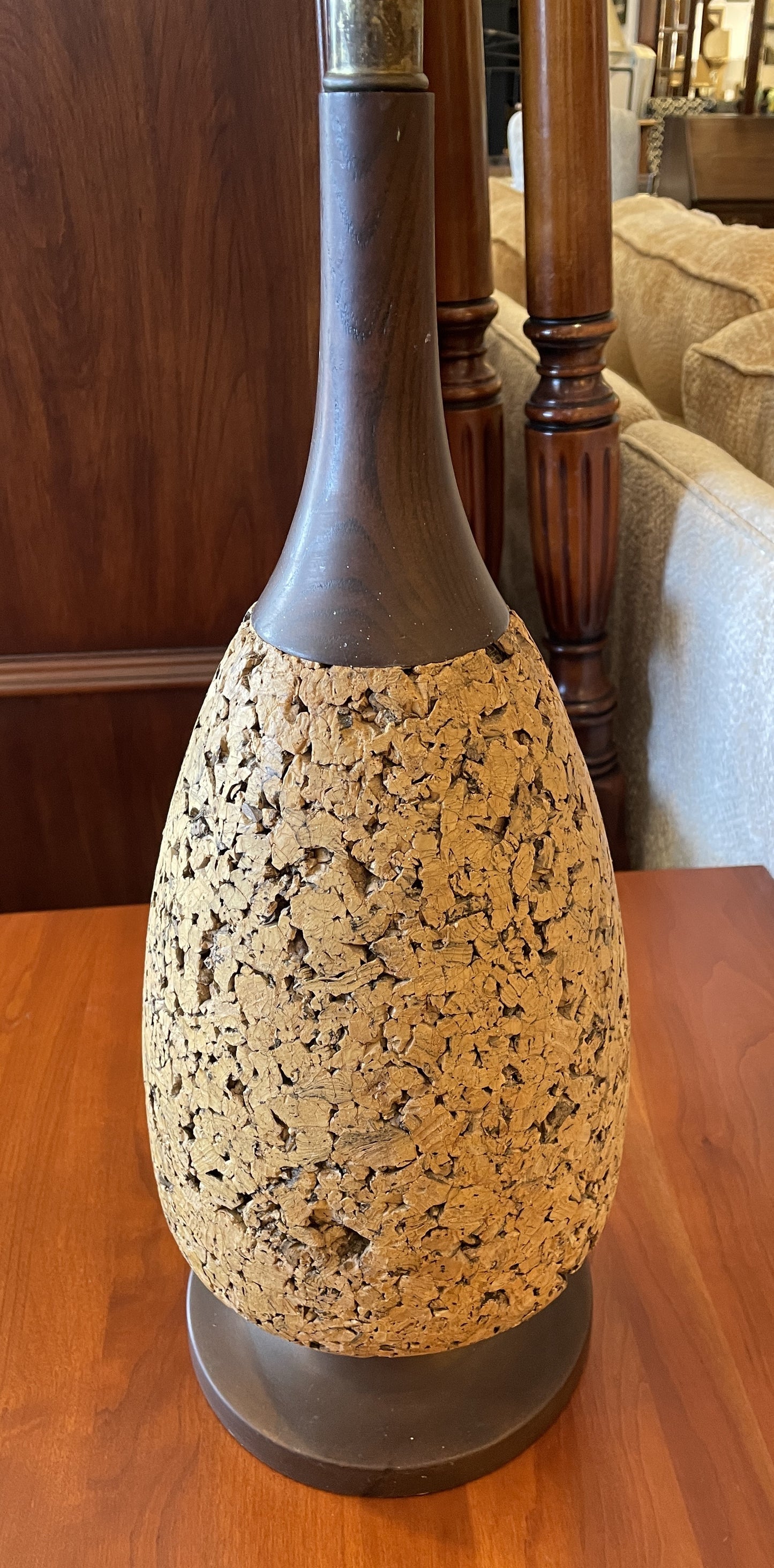 Mid Century Cork and Walnut Table Lamp (0OV001)