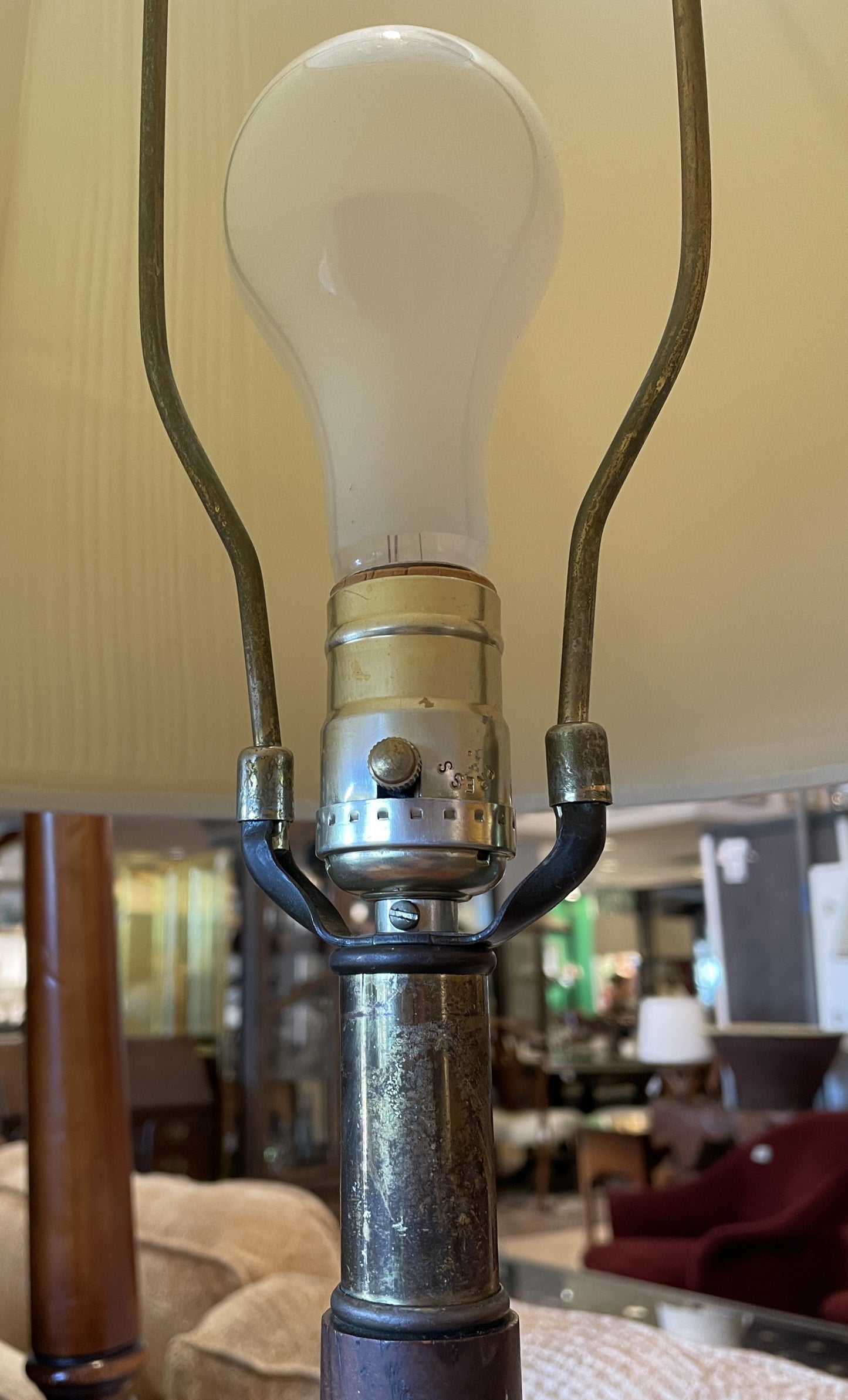 Mid Century Cork and Walnut Table Lamp (0OV001)