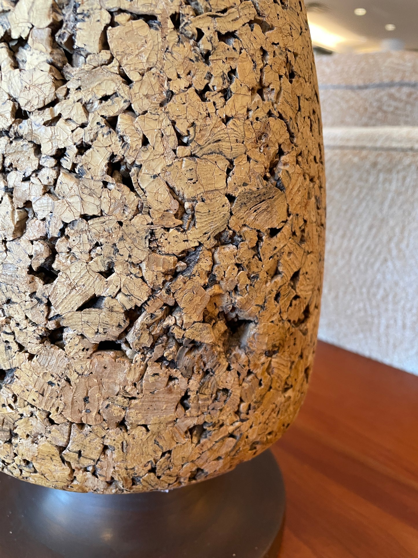 Mid Century Cork and Walnut Table Lamp (0OV001)