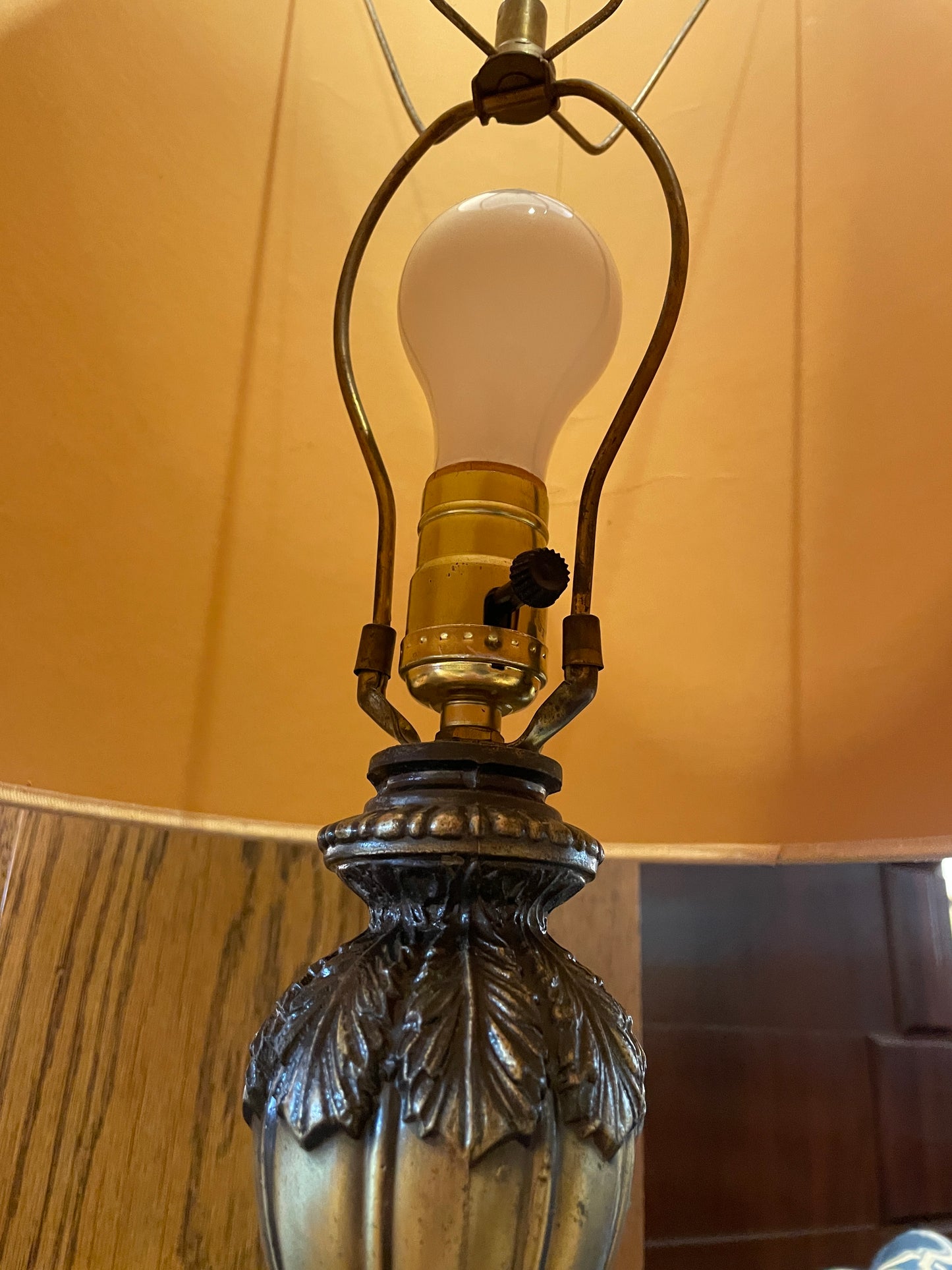 Vintage Grape Molded Blue Base Lamp (0OV002)