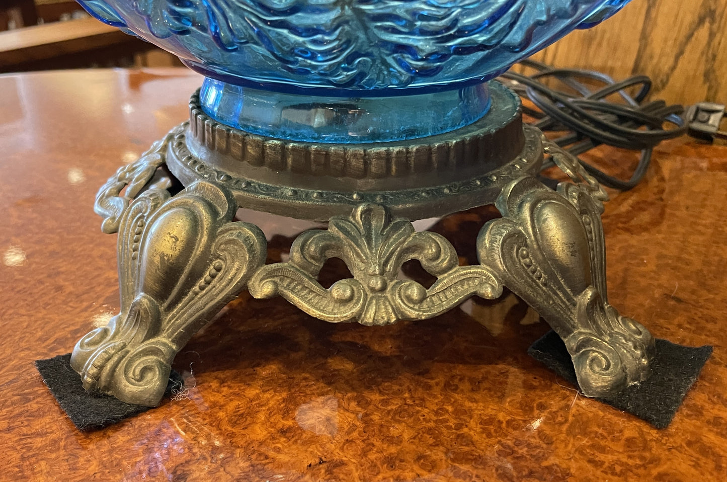 Vintage Grape Molded Blue Base Lamp (0OV002)