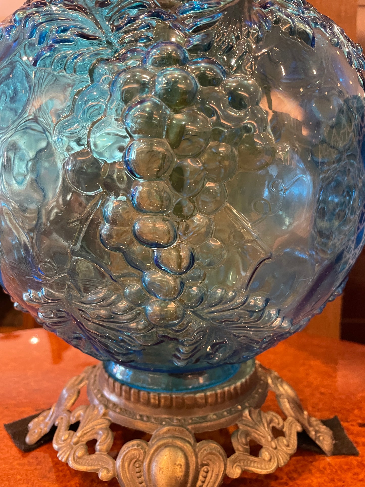 Vintage Grape Molded Blue Base Lamp (0OV002)