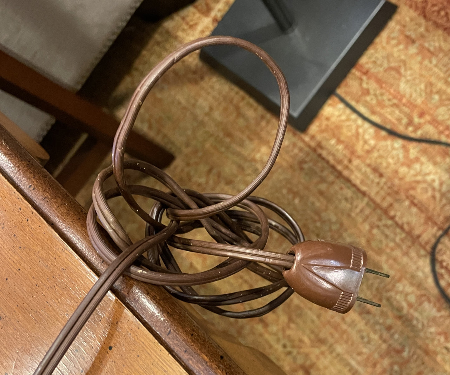 Honi Chilo Mid Century glazed Lamp (0OV004)