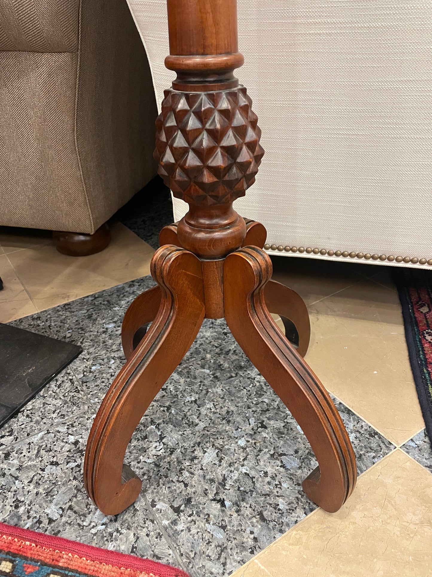 Ethan Allen British Colonial Classic Pineapple Pedestal (0H9003)