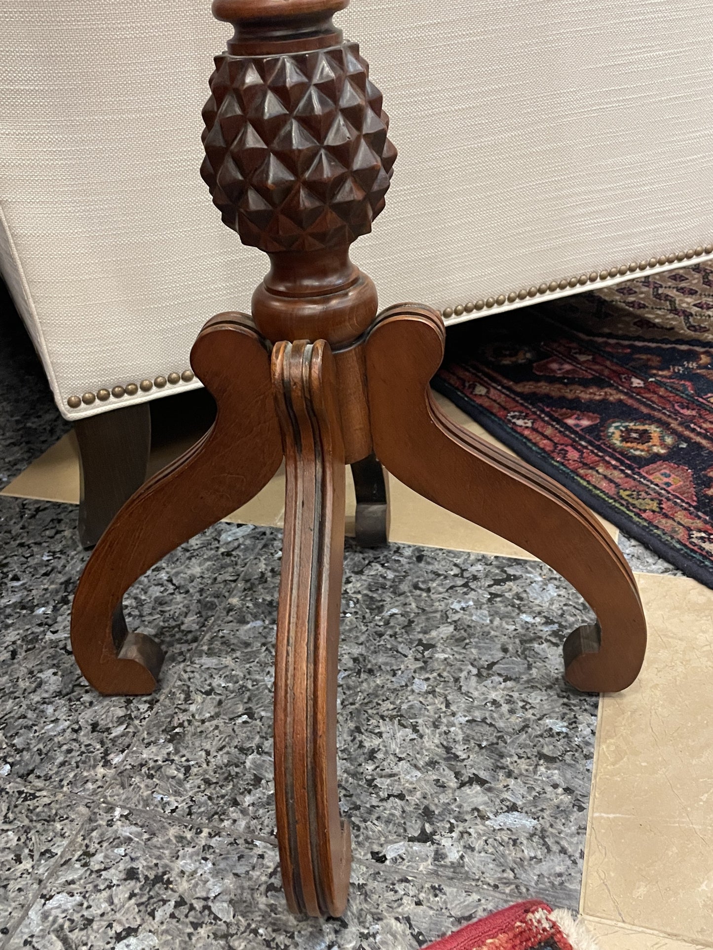 Ethan Allen British Colonial Classic Pineapple Pedestal (0H9003)