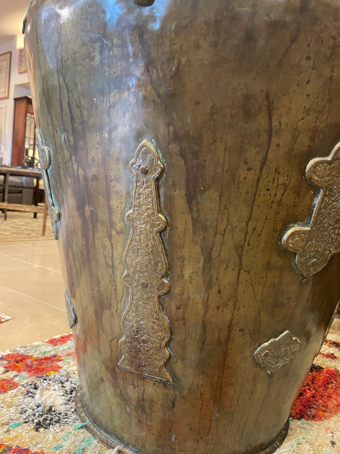 Brass Indian Tooled Floor Urn with Lid (0ED005)