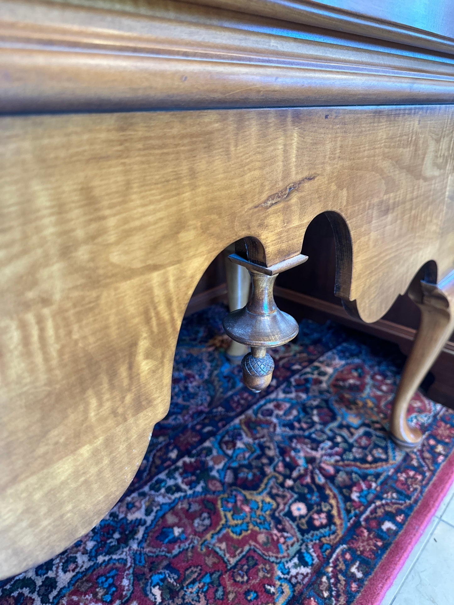 Harden Yale Reproduction of Mabel Brady Garvan Tallboy, curly maple (0C401E)