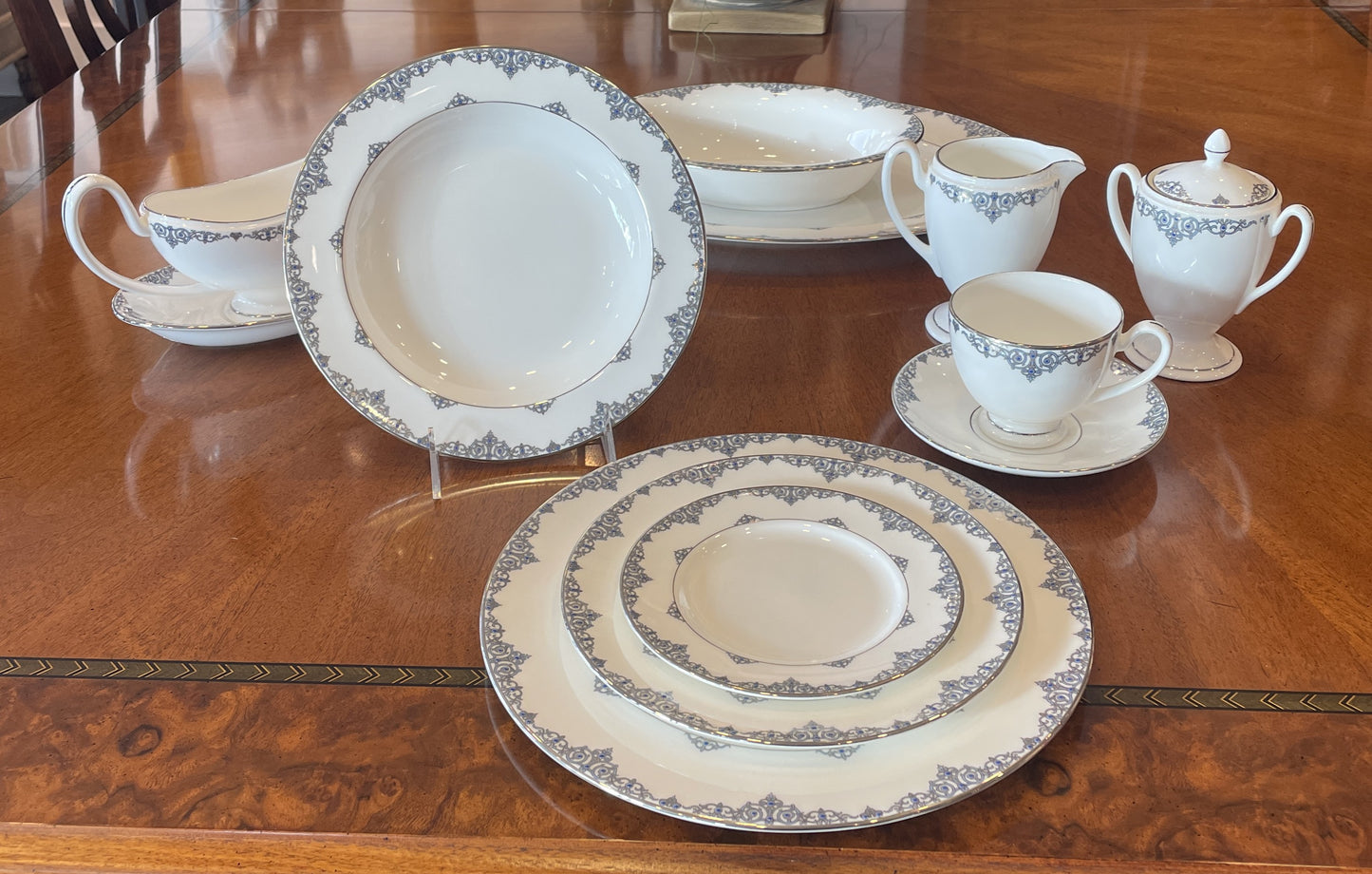 Waterford "Malay" 12pc placesettings + serving (0HL001)