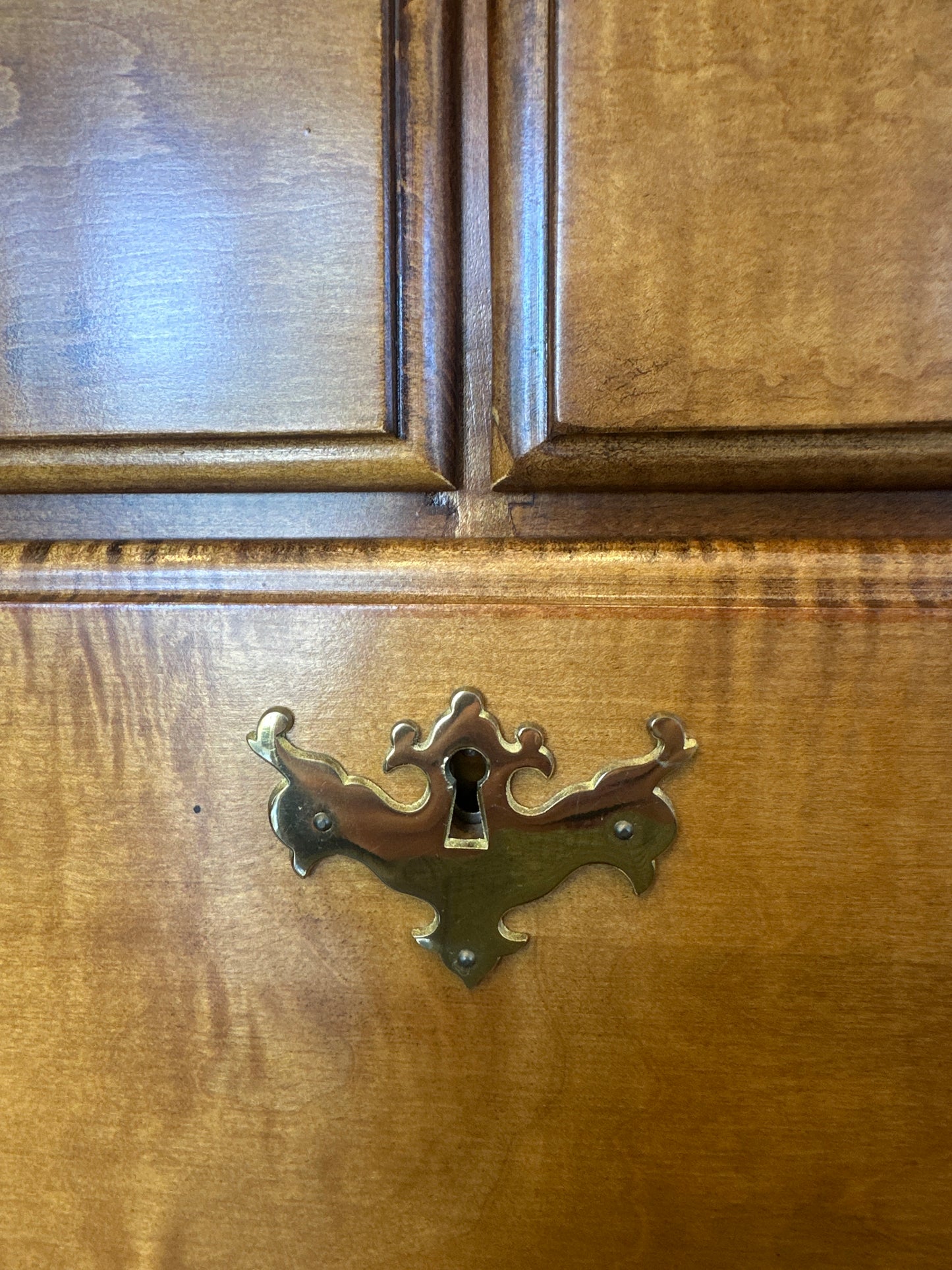 Harden Yale Reproduction of Mabel Brady Garvan Tallboy, curly maple (0C401E)