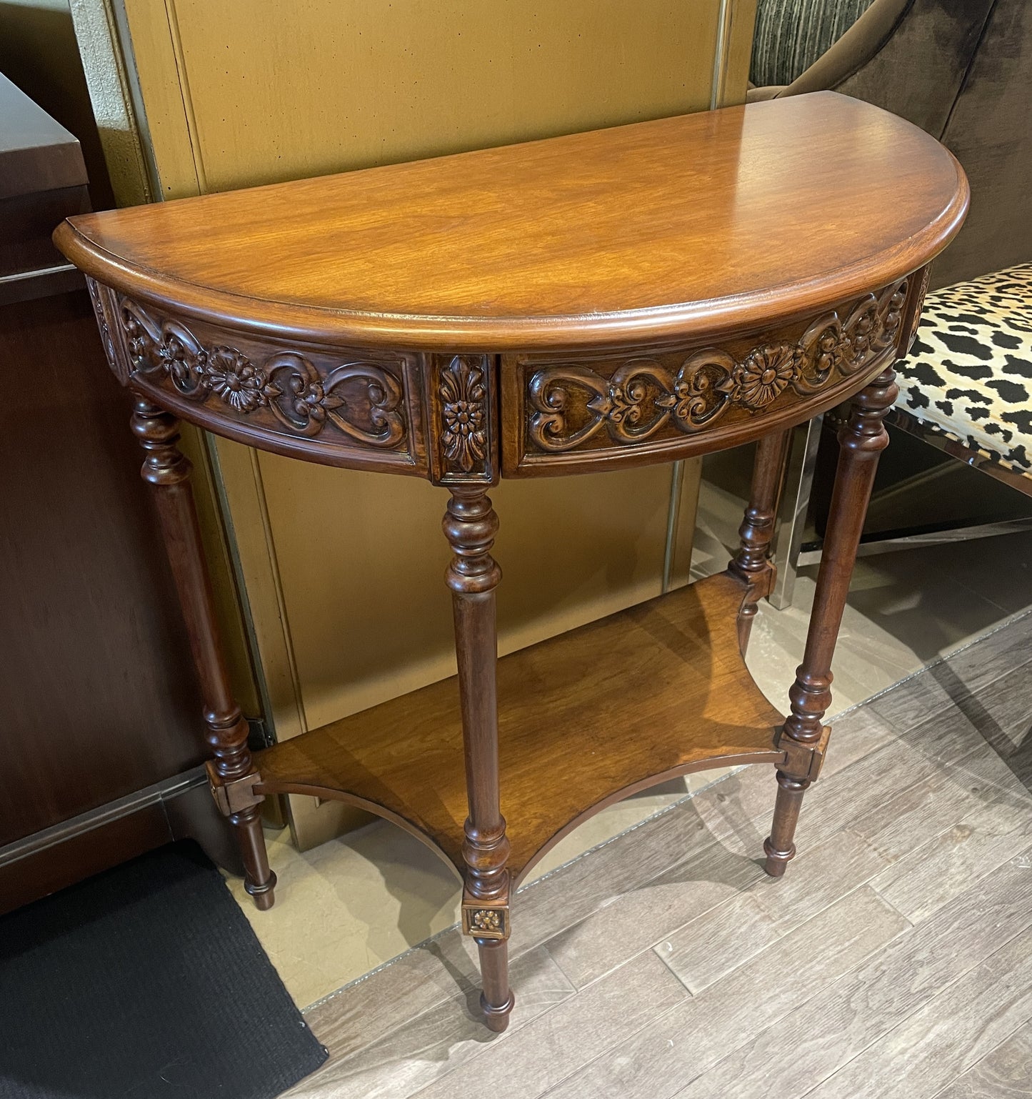 Carved Demilune (0L7007)