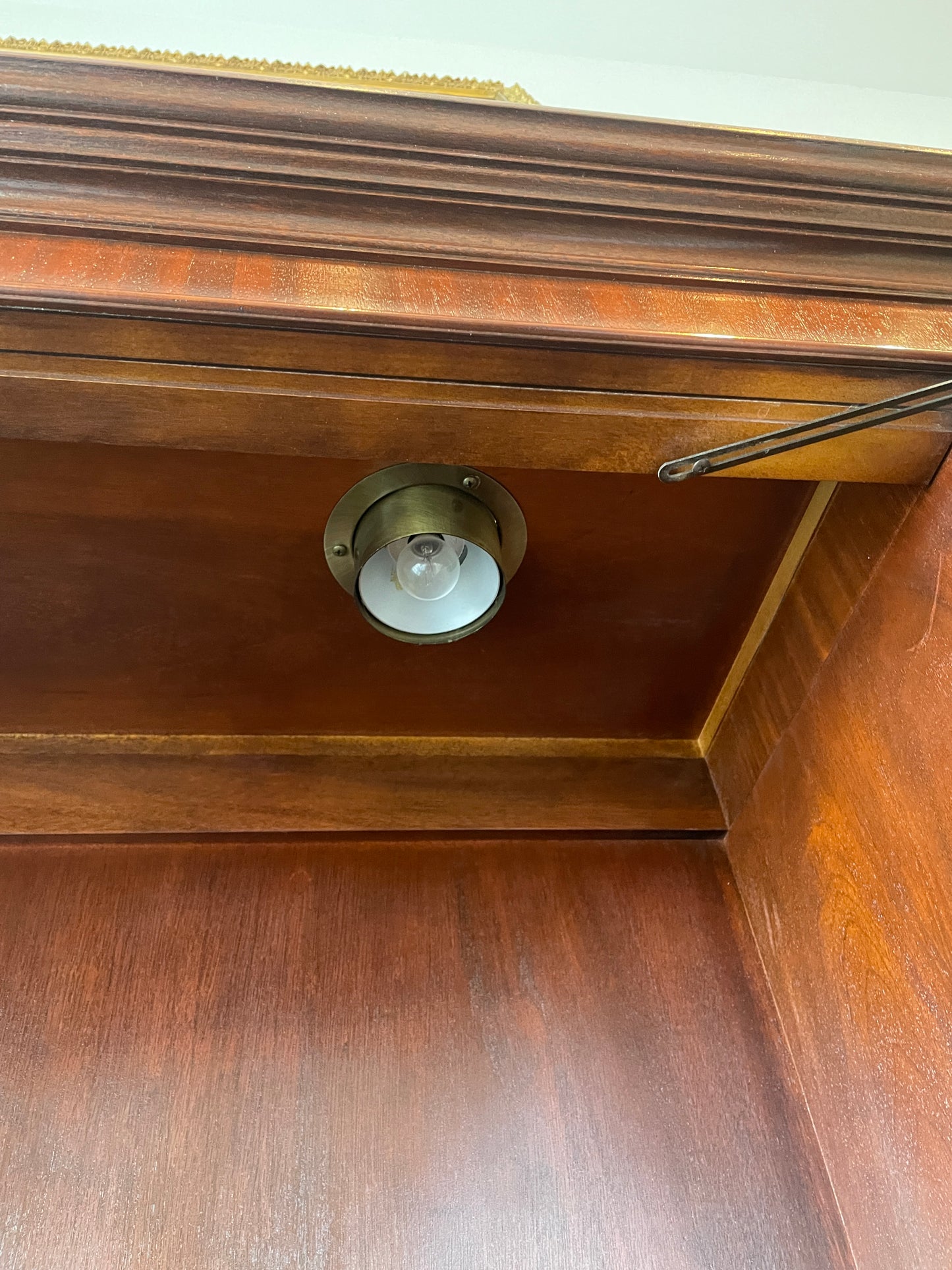 Baker Chippendale Mahogany Breakfront, AS IS (0OX003)
