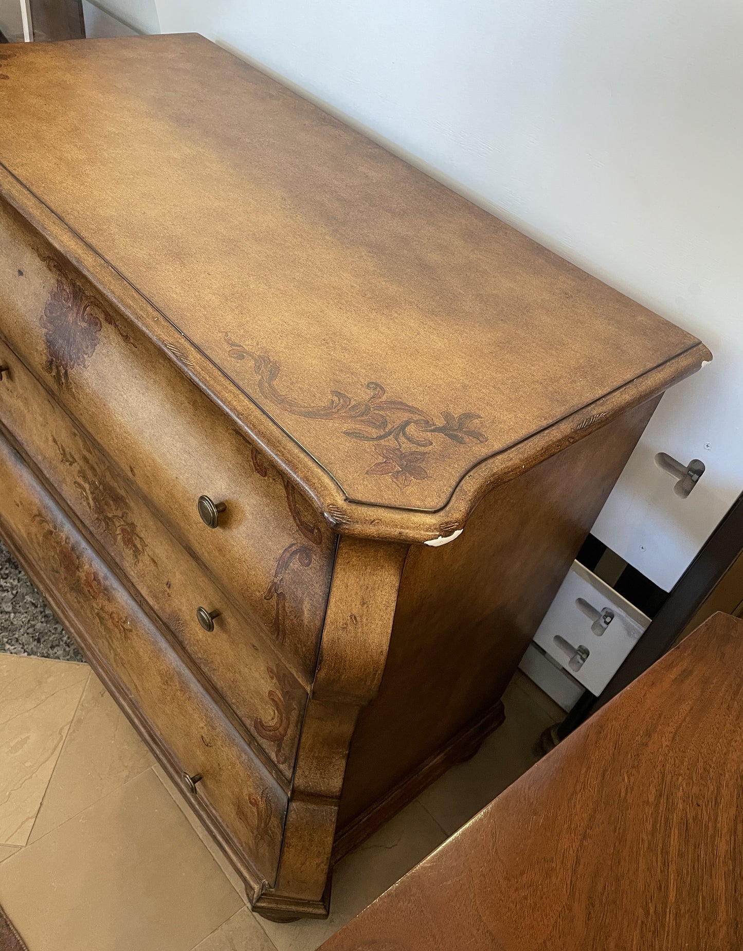 Faux Finish Bombe Chest, 3 drawers (0OU00A)