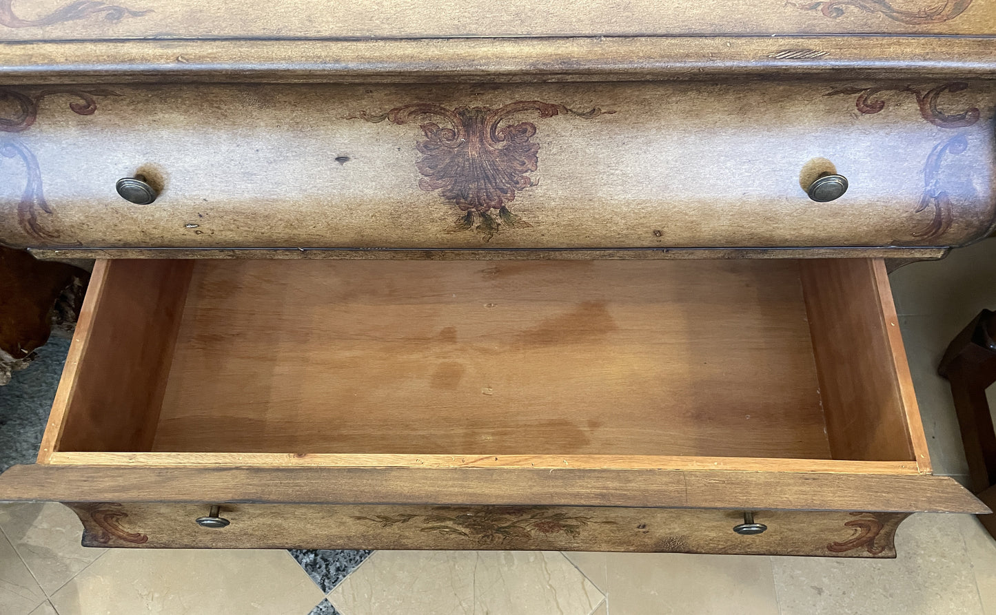 Faux Finish Bombe Chest, 3 drawers (0OU00A)