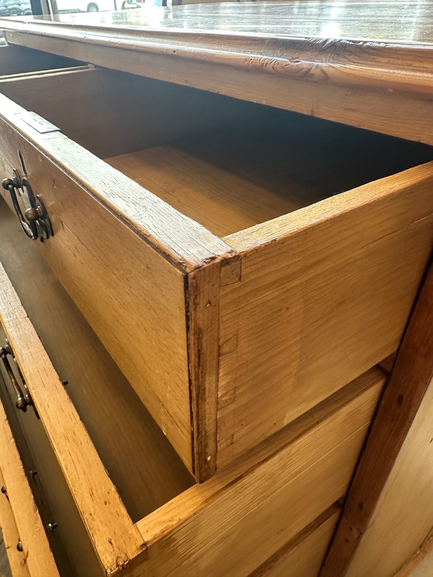 Antique Pine Block Front Chest (0NW00E)