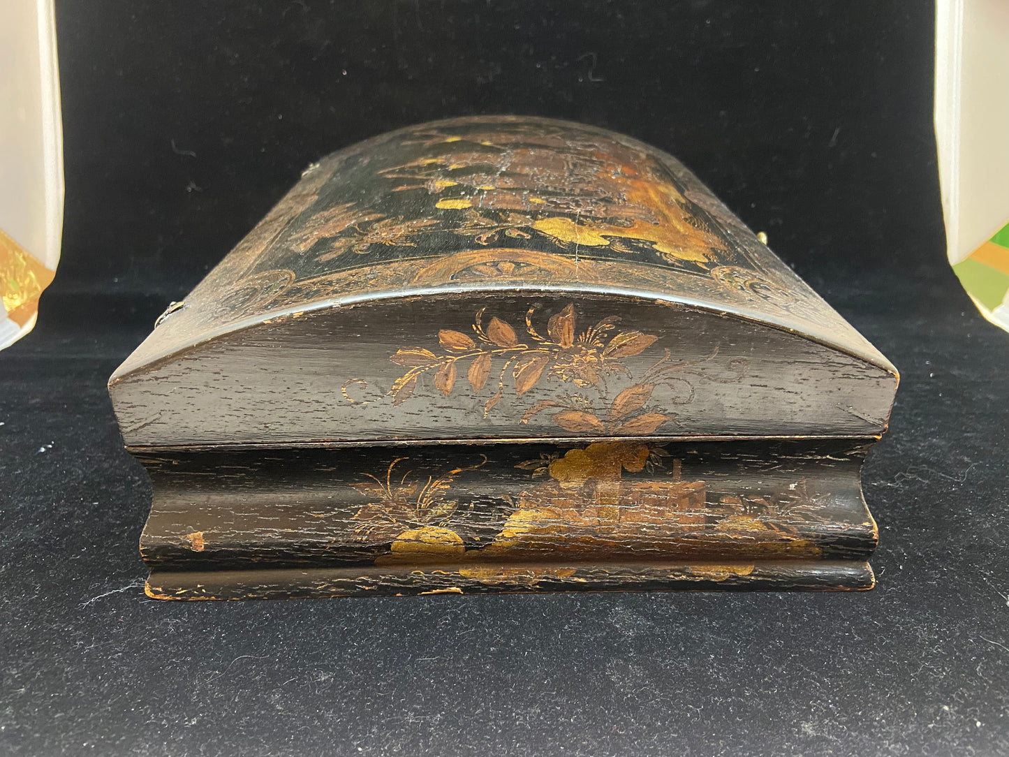 Antique Chinese Lacquered Box (25077)