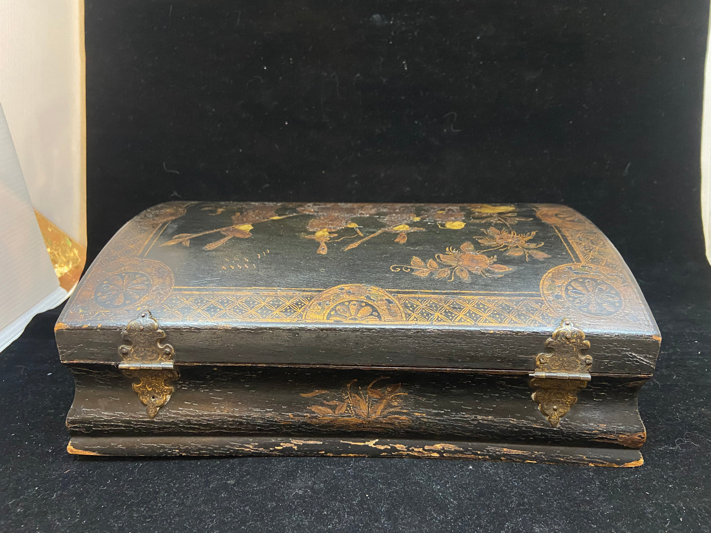 Antique Chinese Lacquered Box (25077)
