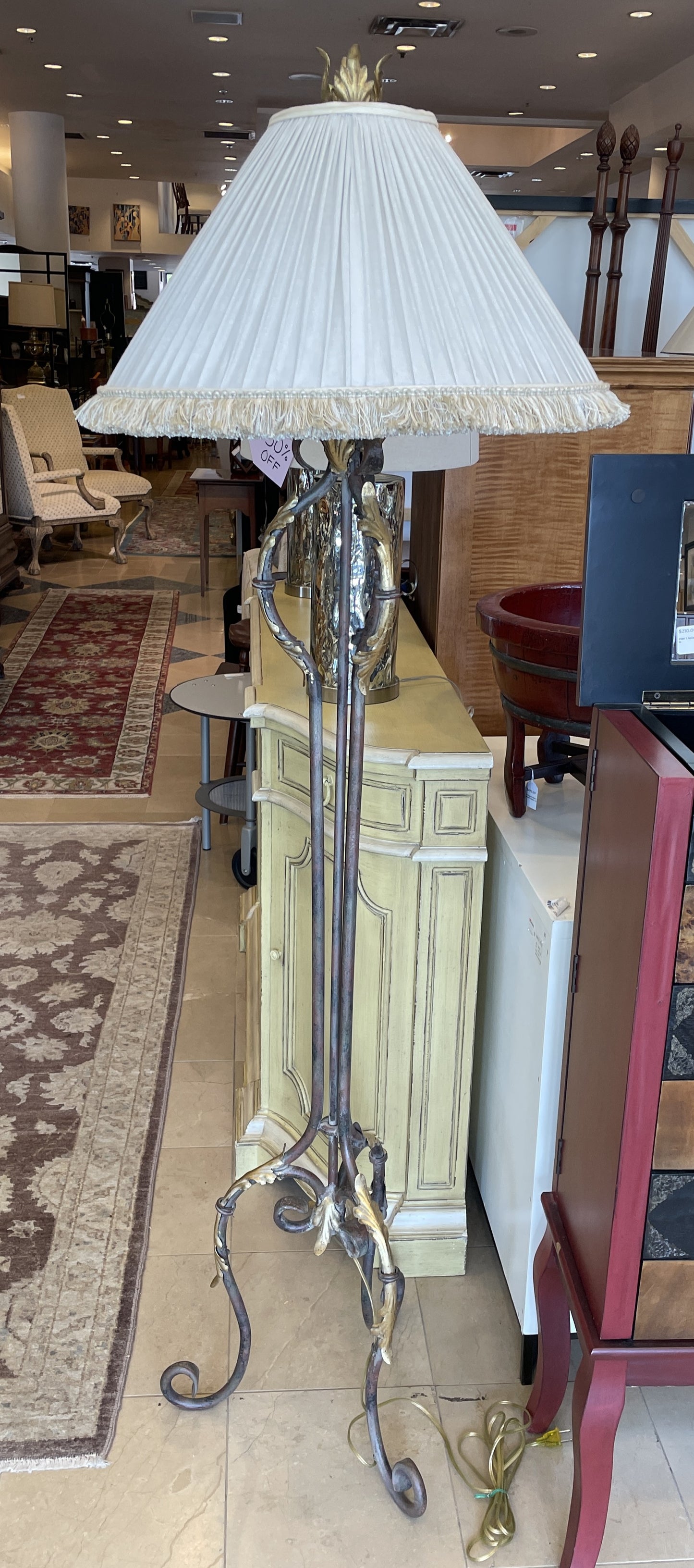 Iron Floor Lamp with Gilt Leaves (0P2001)
