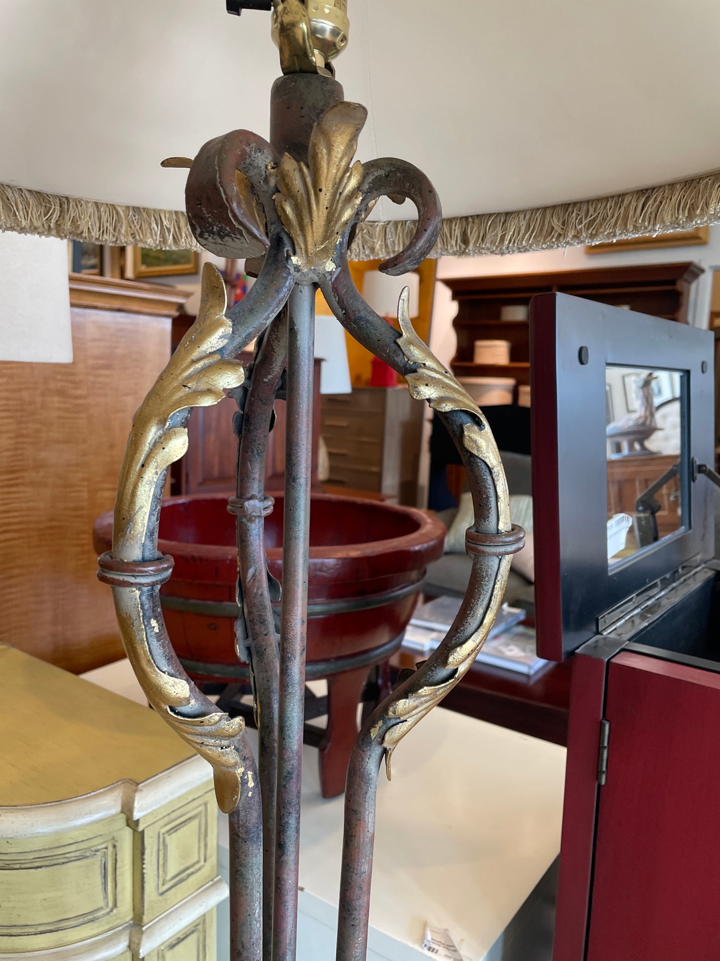 Iron Floor Lamp with Gilt Leaves (0P2001)