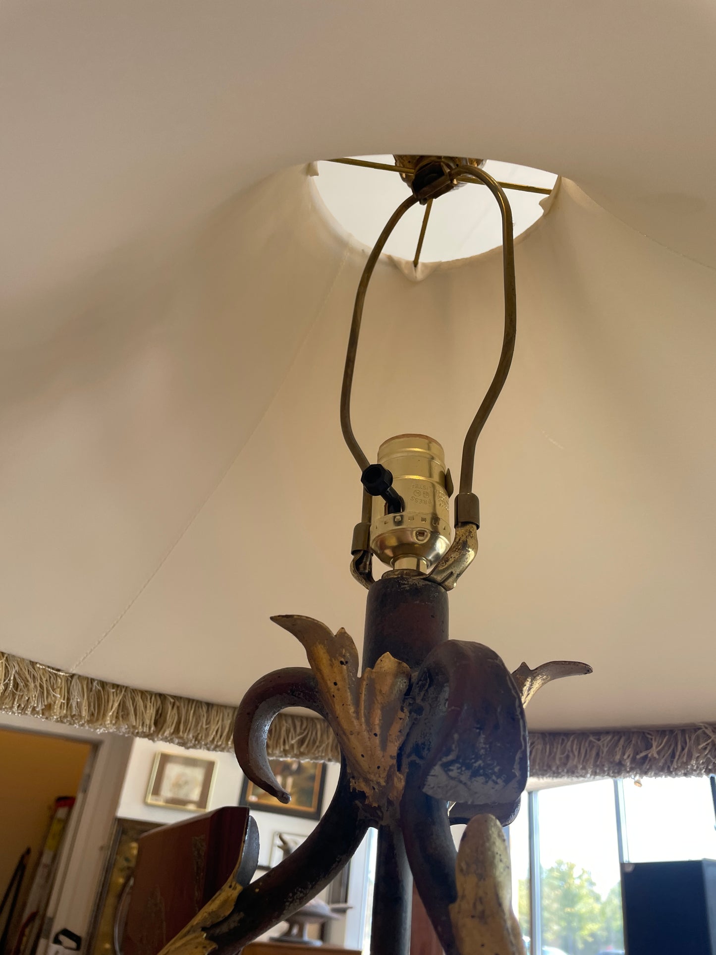 Iron Floor Lamp with Gilt Leaves (0P2001)