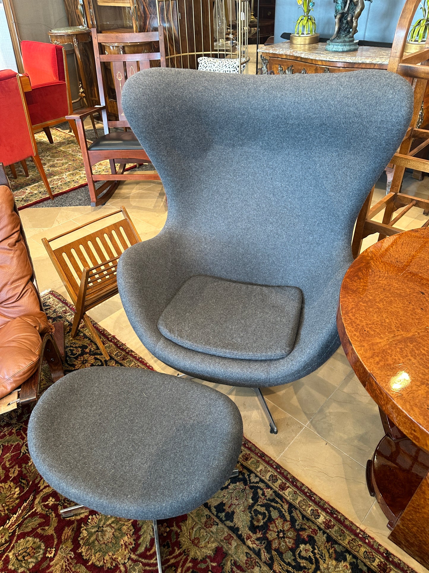 Egg Chair with Ottoman in Wool, after Fritz Hansen (0NT00C, 0NT00B) (Two Available)