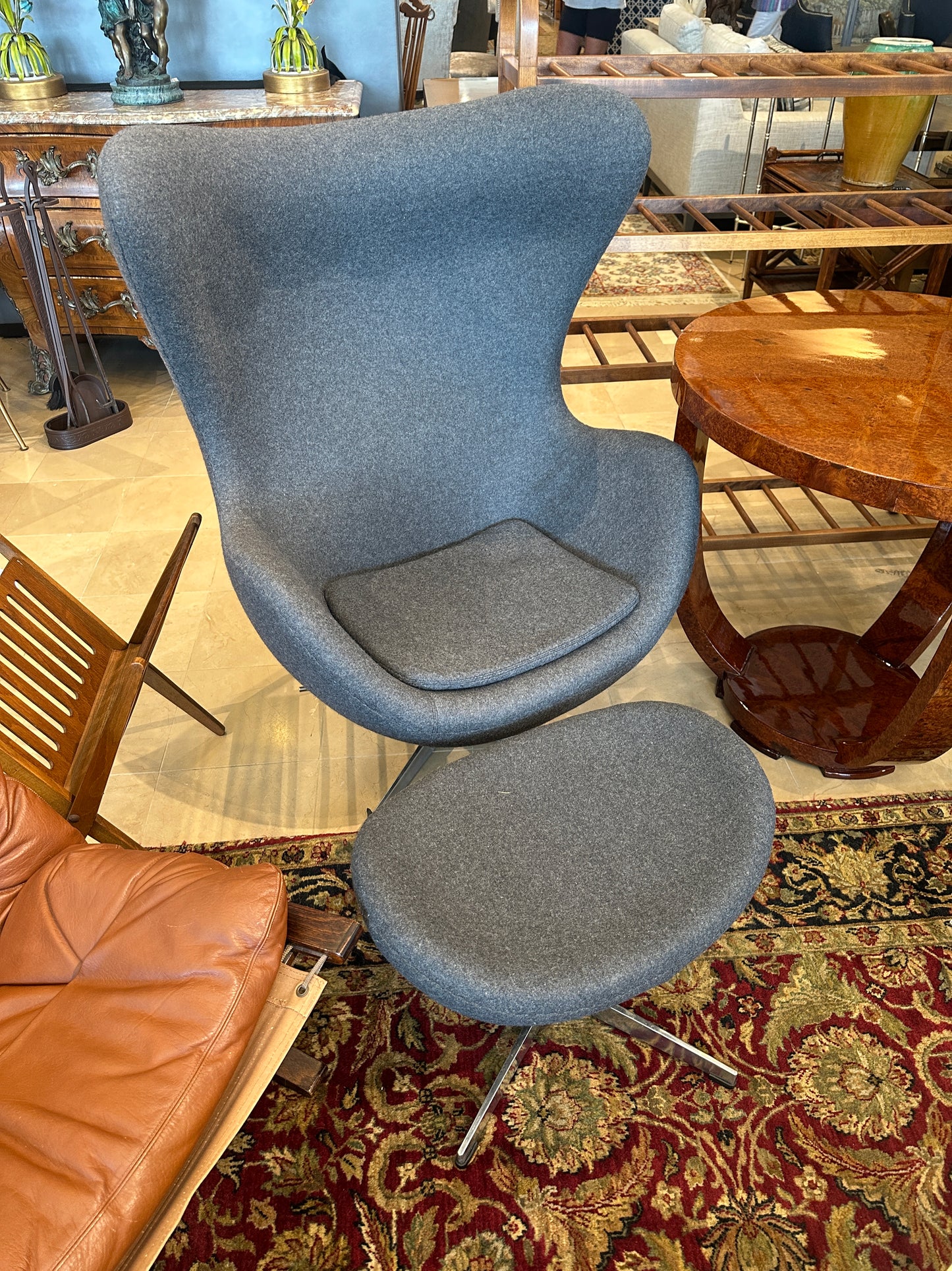 Egg Chair with Ottoman in Wool, after Fritz Hansen (0NT00C, 0NT00B) (Two Available)